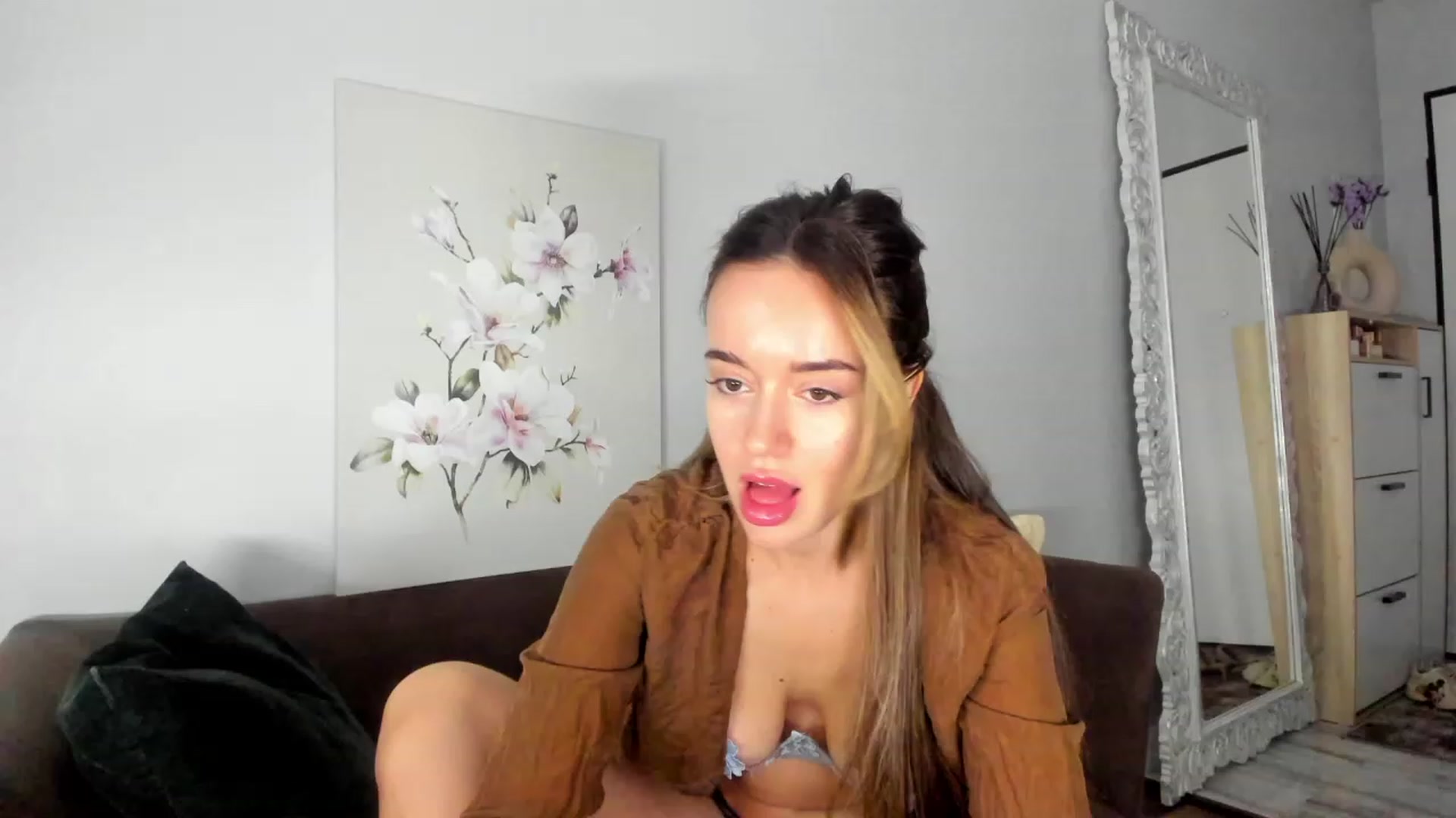 Gallery image thumbnail from Jennytightt's myfreecams stream on, 06/18/2023, 16:55 image 1 of 20