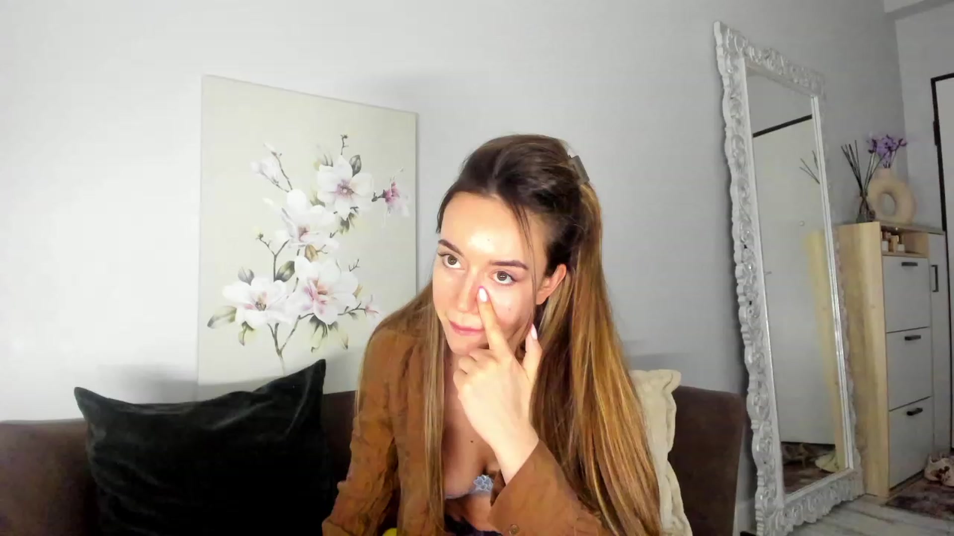 Gallery image thumbnail from Jennytightt's myfreecams stream on, 06/18/2023, 19:22 image 17 of 20