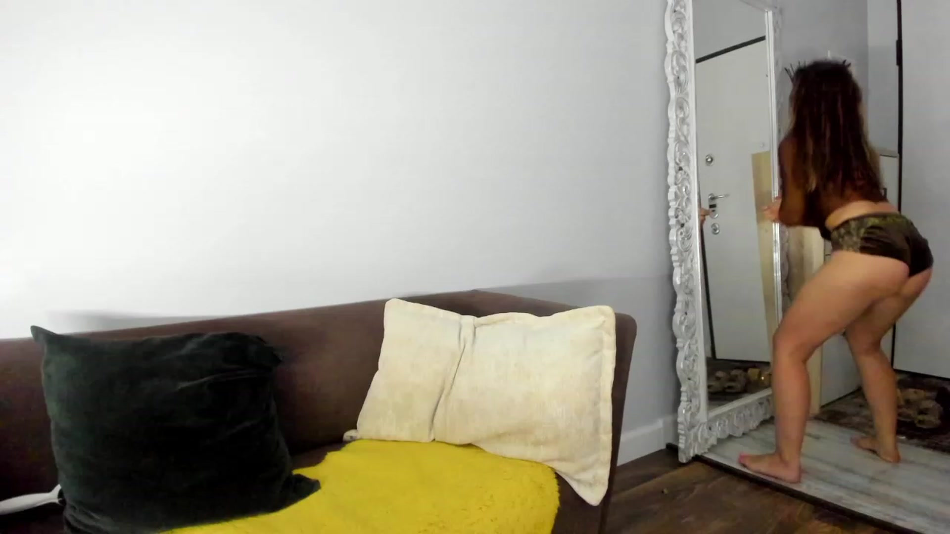 Gallery image thumbnail from Jennytightt's myfreecams stream on, 07/16/2023, 18:20 image 9 of 20