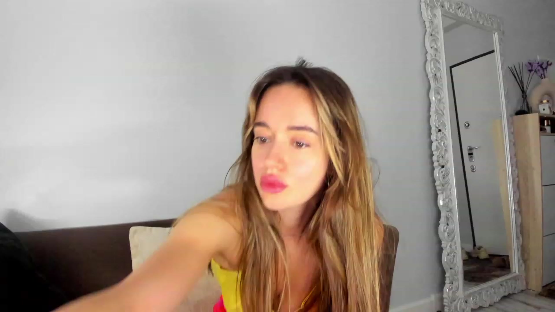 Gallery image thumbnail from Jennytightt's myfreecams stream on, 07/31/2023, 17:35 image 1 of 20
