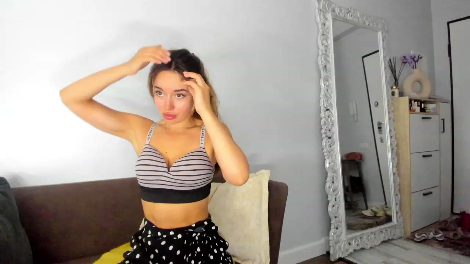 Gallery image thumbnail from Jennytightt's myfreecams stream on, 08/11/2023, 15:59 image 14 of 20