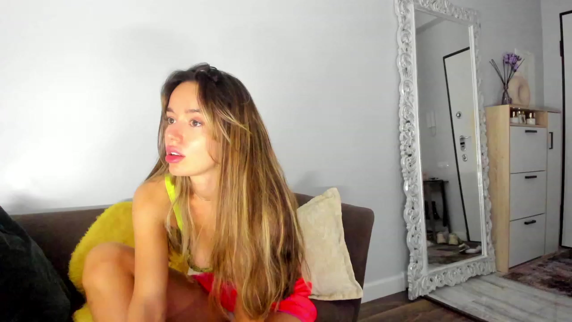 Gallery image thumbnail from Jennytightt's myfreecams stream on, 08/31/2023, 15:25 image 4 of 20