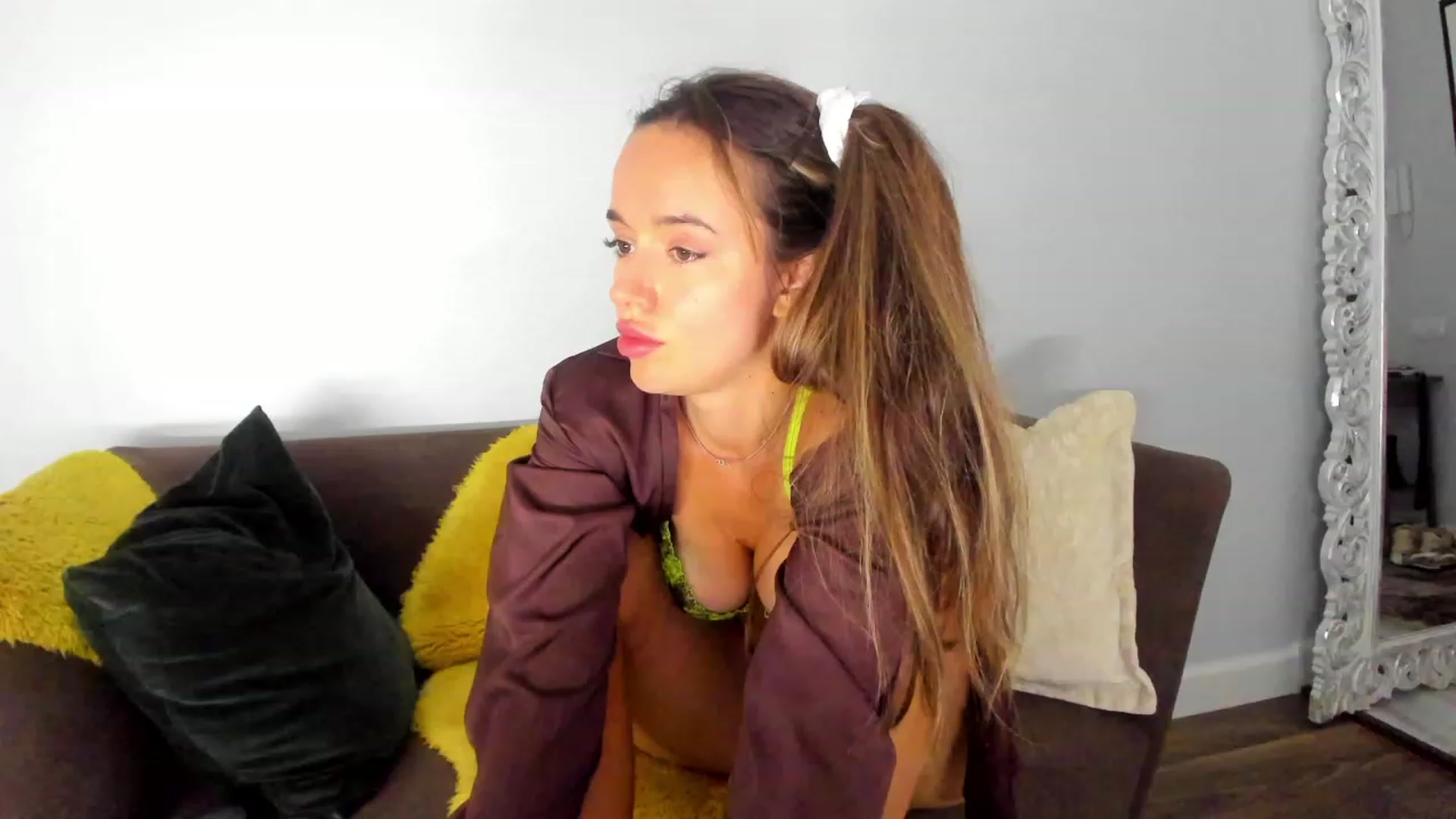 Gallery image thumbnail from Jennytightt's myfreecams stream on, 09/01/2023, 15:46 image 19 of 20
