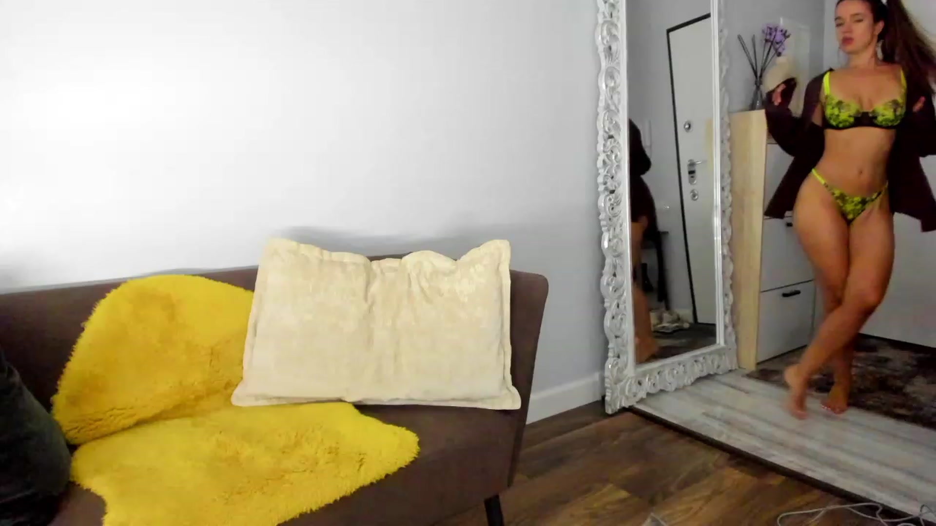 Gallery image thumbnail from Jennytightt's myfreecams stream on, 09/01/2023, 15:46 image 18 of 20