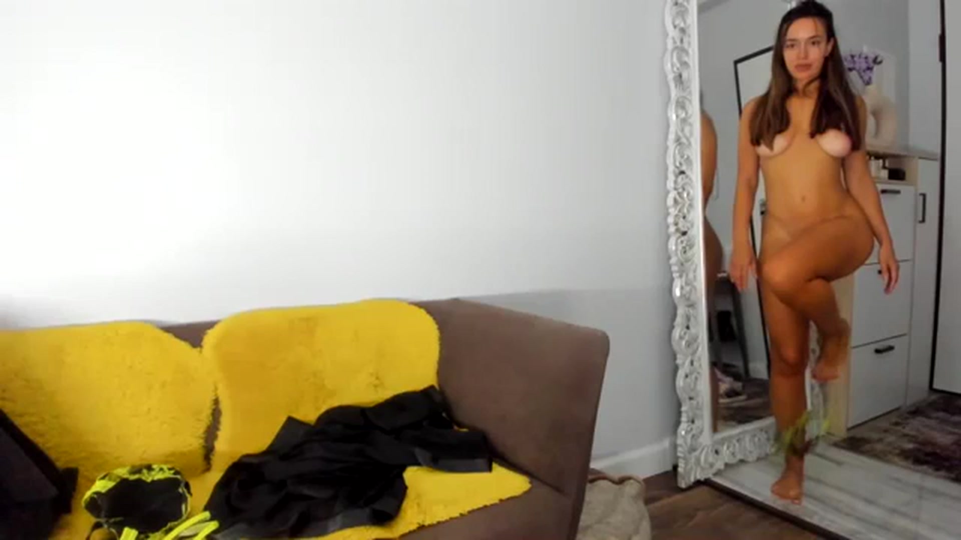 Gallery image thumbnail from Jennytightt's myfreecams stream on, 10/02/2023, 17:11 image 4 of 20