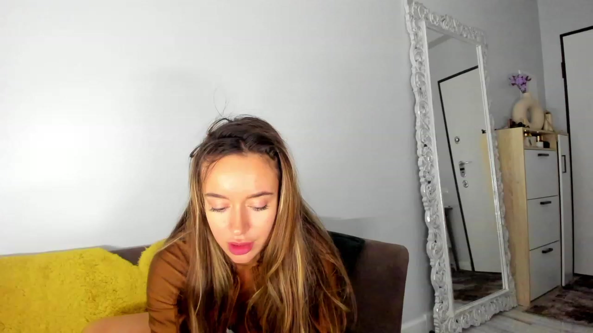 Gallery image thumbnail from Jennytightt's myfreecams stream on, 10/09/2023, 17:31 image 5 of 20