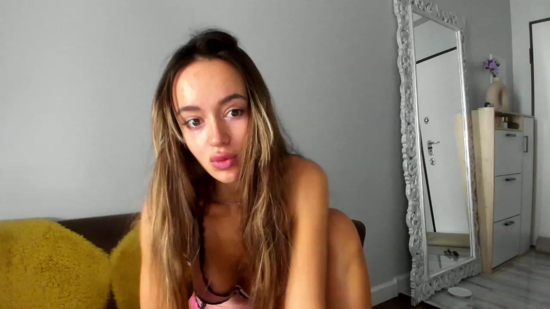 Gallery image thumbnail from Jennytightt's myfreecams stream on, 10/13/2023, 08:40 image 6 of 20