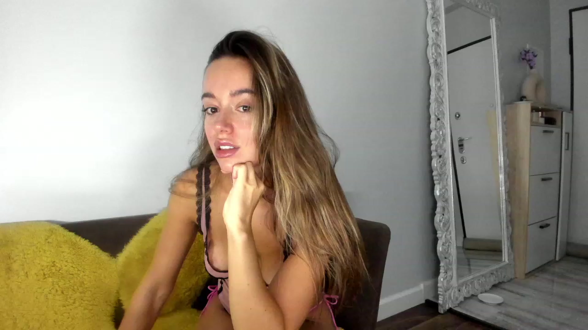 Gallery image thumbnail from Jennytightt's myfreecams stream on, 10/13/2023, 15:02 image 10 of 20