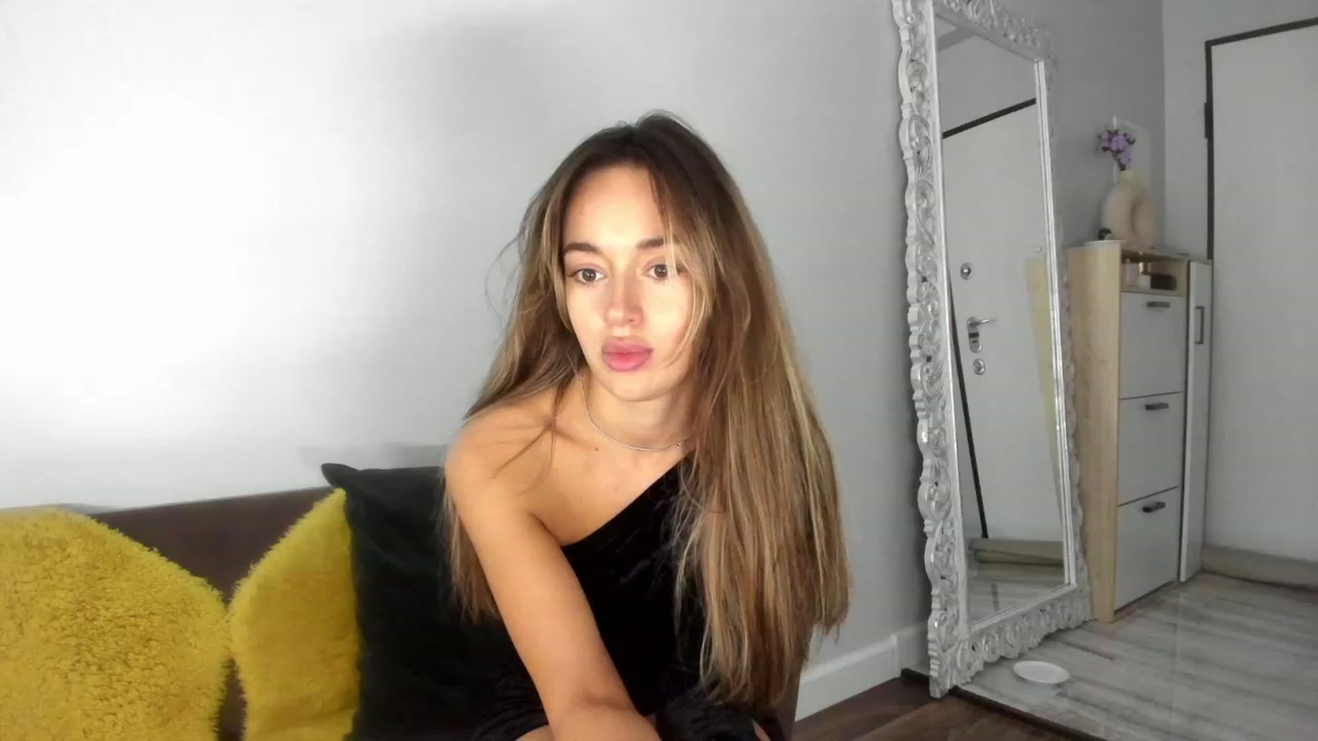 Gallery image thumbnail from Jennytightt's myfreecams stream on, 10/14/2023, 10:57 image 9 of 20