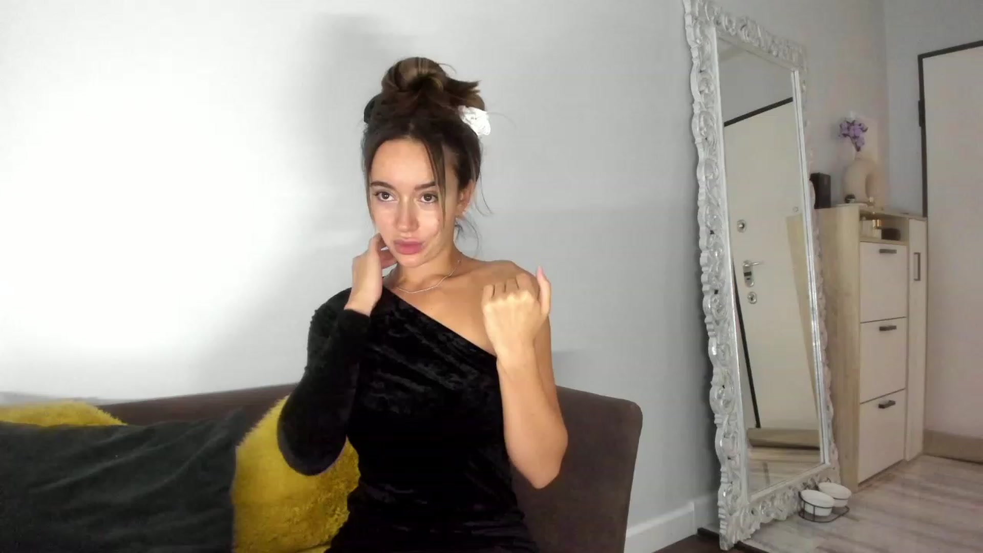 Gallery image thumbnail from Jennytightt's myfreecams stream on, 10/15/2023, 17:15 image 2 of 20