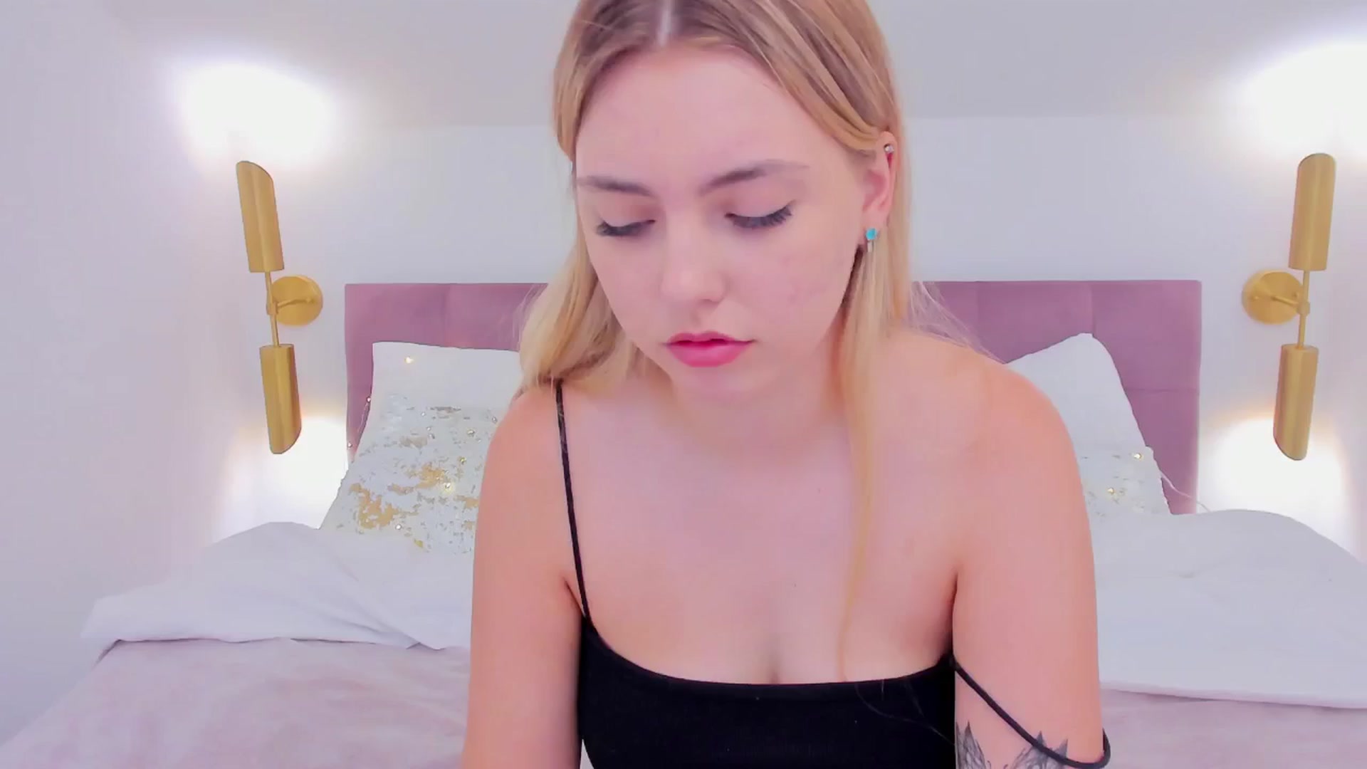 Gallery image thumbnail from JenyDee's myfreecams stream on, 07/21/2024, 15:05 image 19 of 20