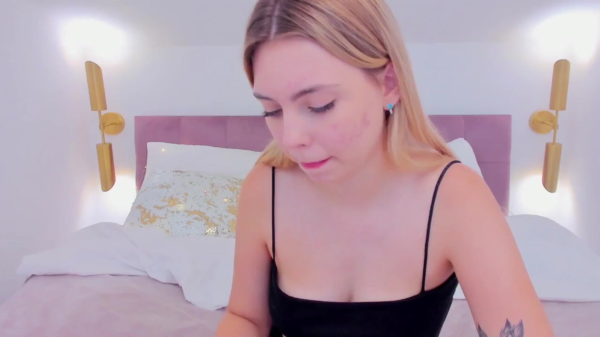 Gallery image thumbnail from JenyDee's myfreecams stream on, 07/21/2024, 17:11 image 1 of 20