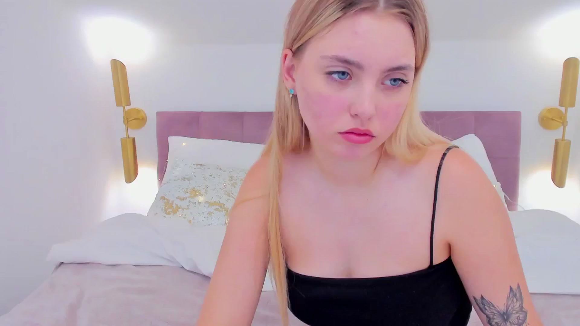 Gallery image thumbnail from JenyDee's myfreecams stream on, 07/21/2024, 18:08 image 1 of 20