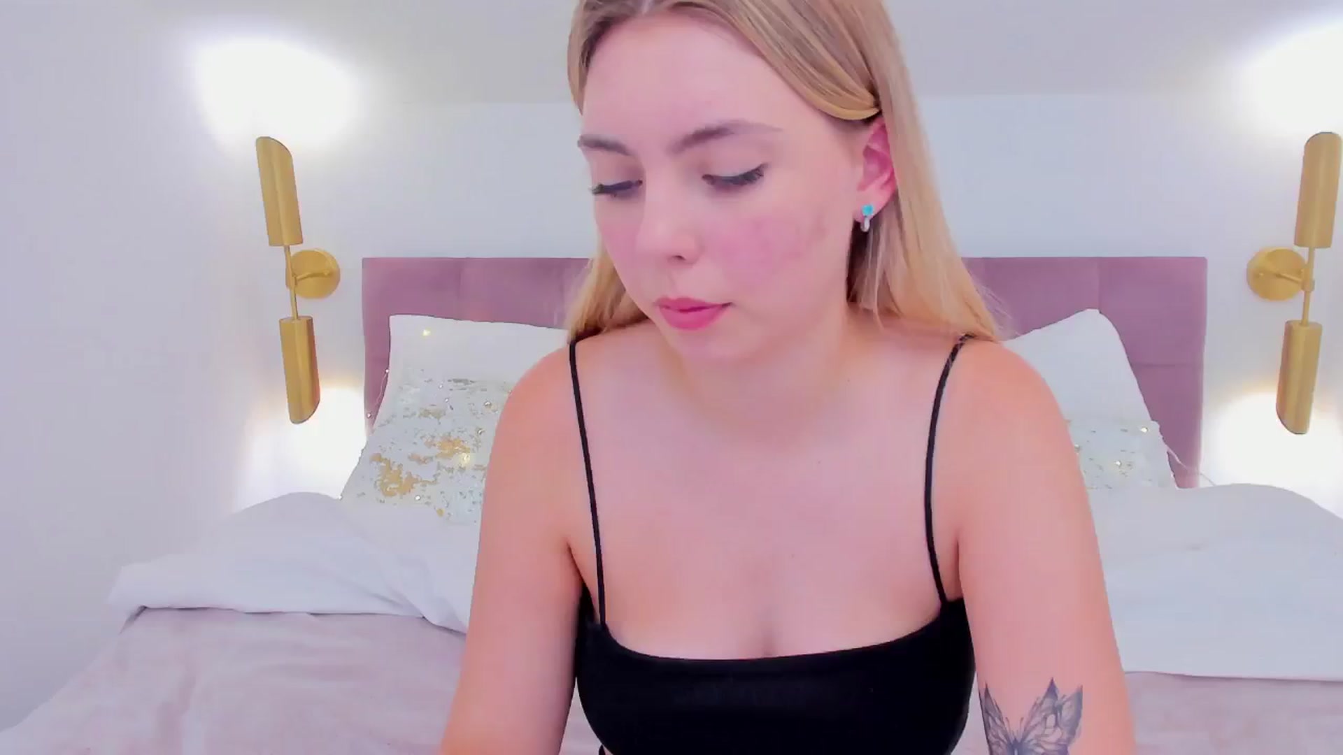Gallery image thumbnail from JenyDee's myfreecams stream on, 07/21/2024, 18:08 image 17 of 20