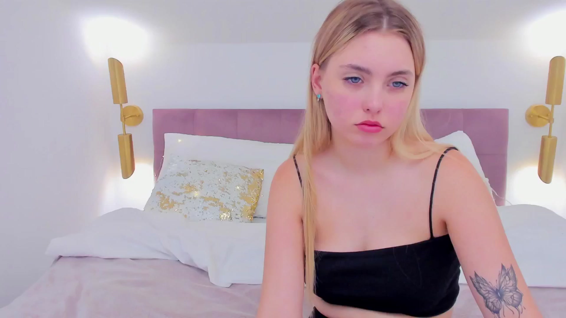 Gallery image thumbnail from JenyDee's myfreecams stream on, 07/21/2024, 18:08 image 10 of 20