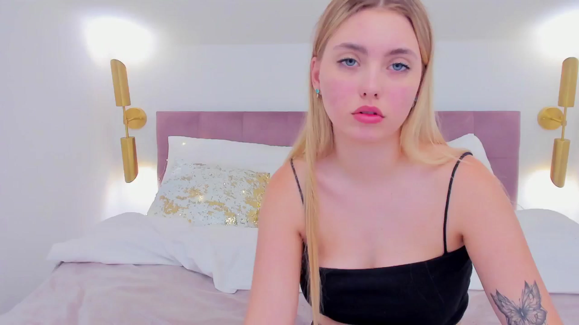 Gallery image thumbnail from JenyDee's myfreecams stream on, 07/21/2024, 18:08 image 7 of 20