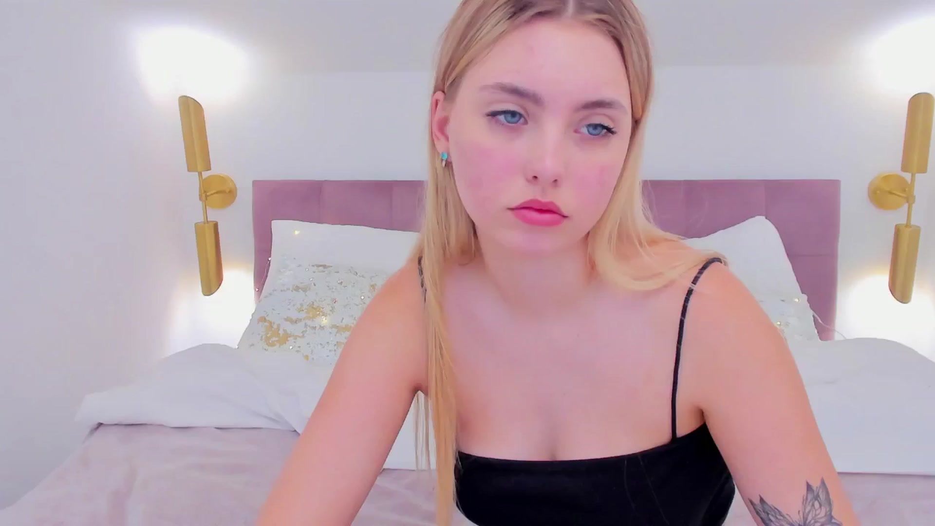 Gallery image thumbnail from JenyDee's myfreecams stream on, 07/21/2024, 18:08 image 11 of 20