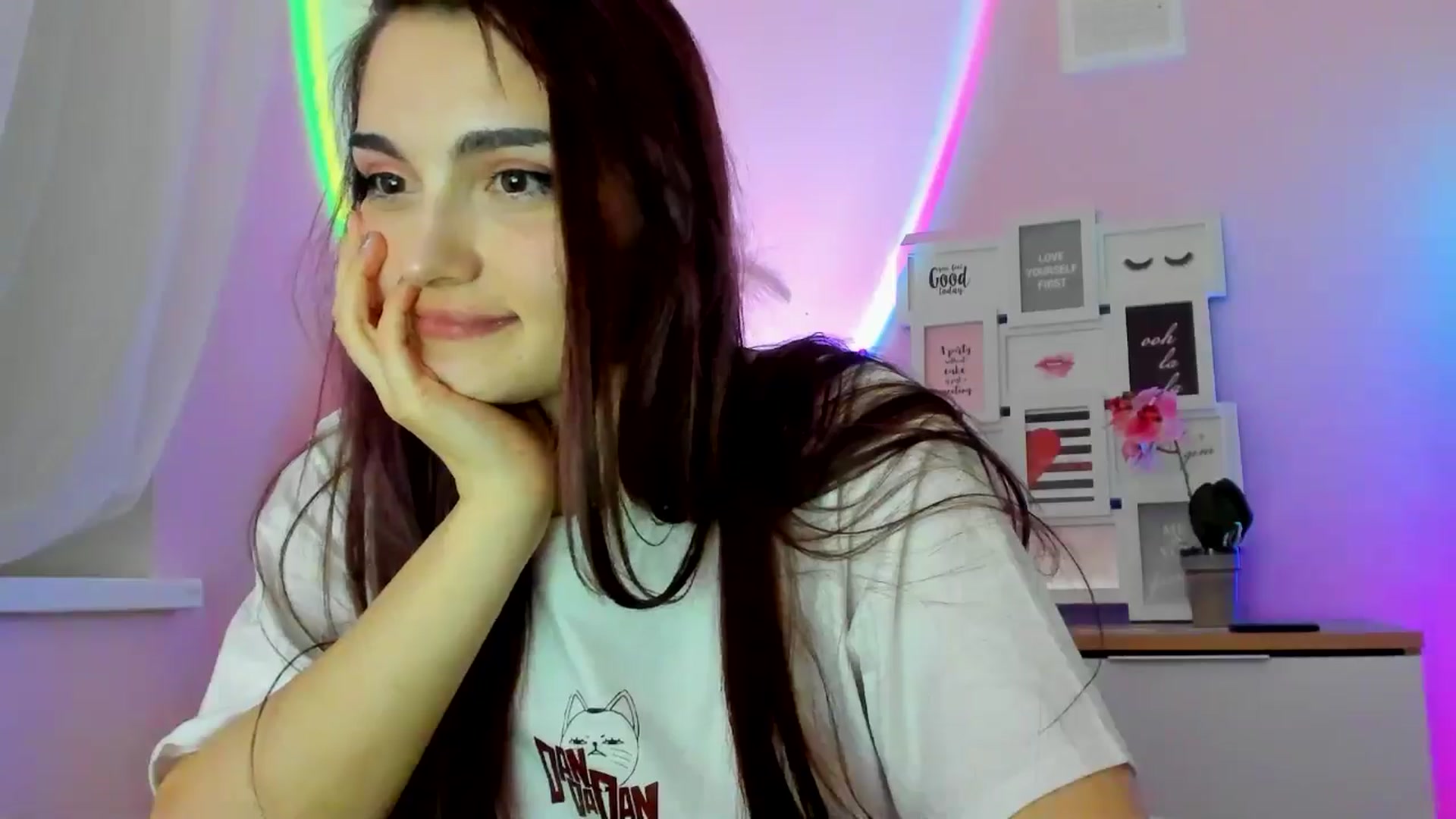 Gallery image thumbnail from JenyStone's myfreecams stream on, 03/09/2025, 13:49 image 8 of 20