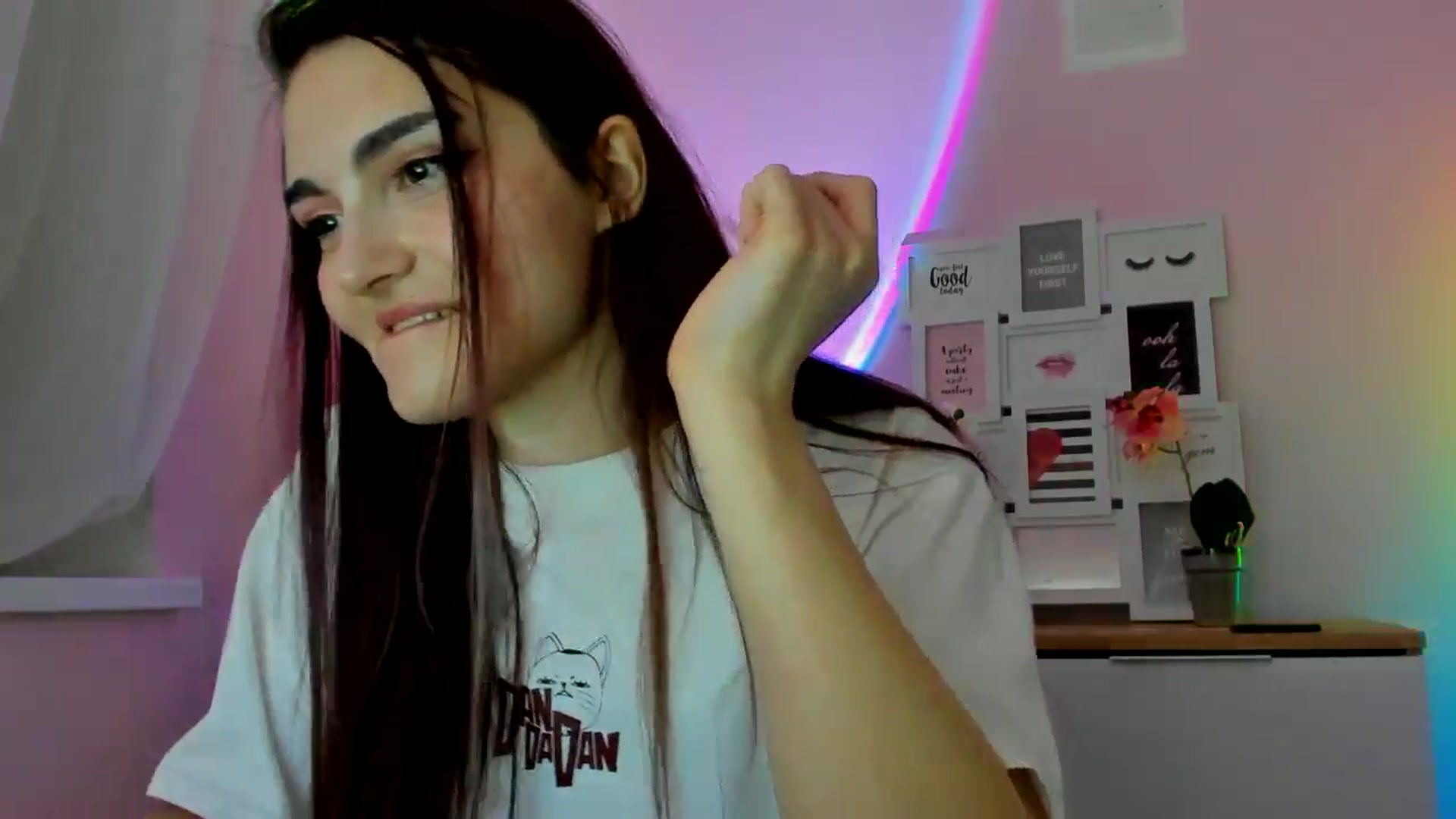 Gallery image thumbnail from JenyStone's myfreecams stream on, 03/09/2025, 14:11 image 17 of 20