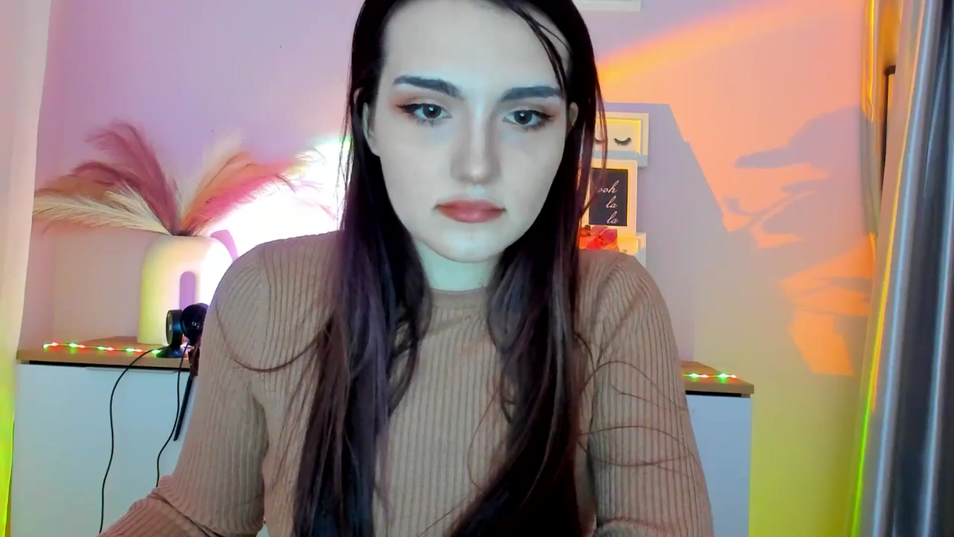 Gallery image thumbnail from JenyStone's myfreecams stream on, 03/10/2025, 11:01 image 16 of 20