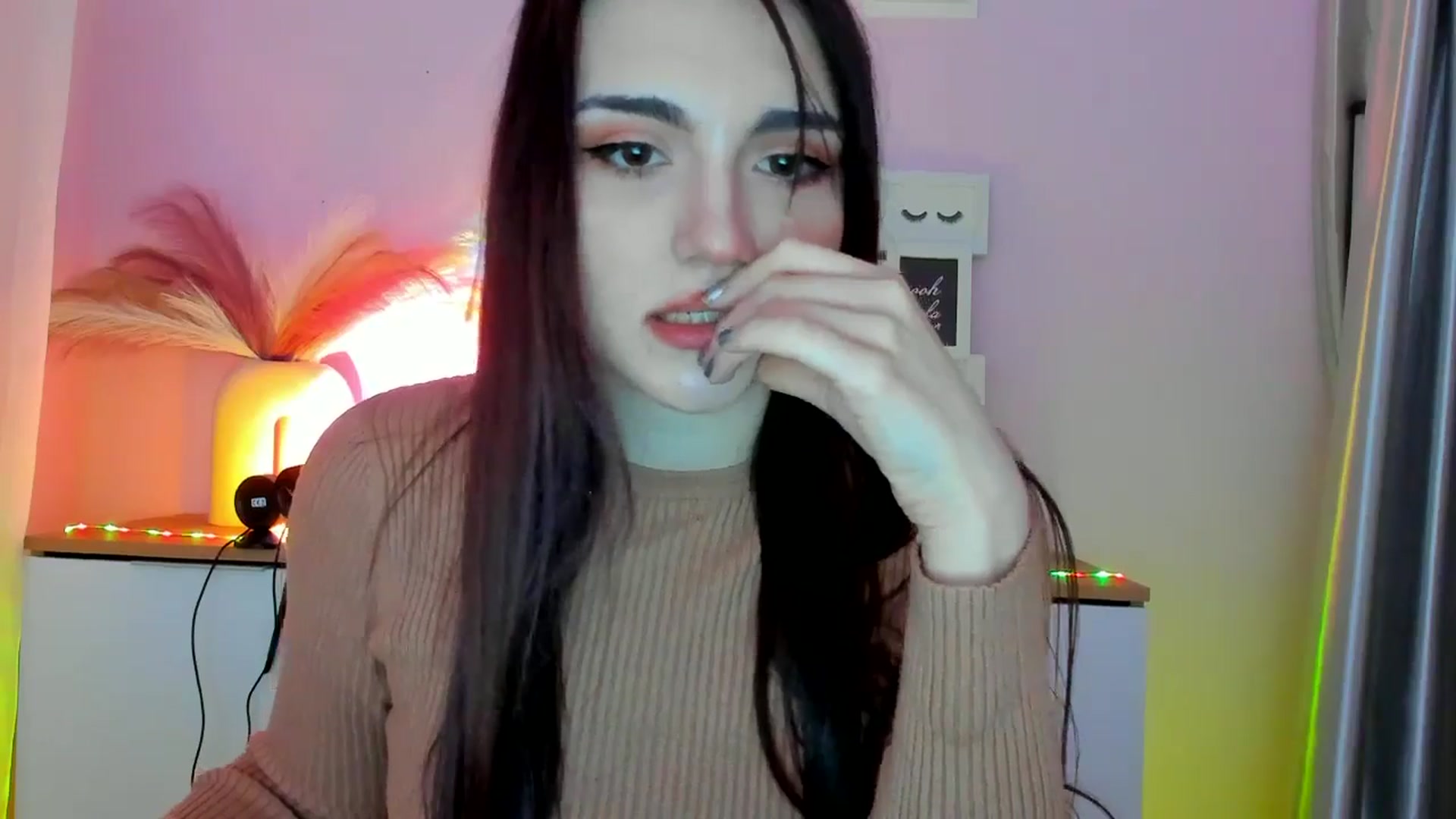 Gallery image thumbnail from JenyStone's myfreecams stream on, 03/10/2025, 12:20 image 9 of 20