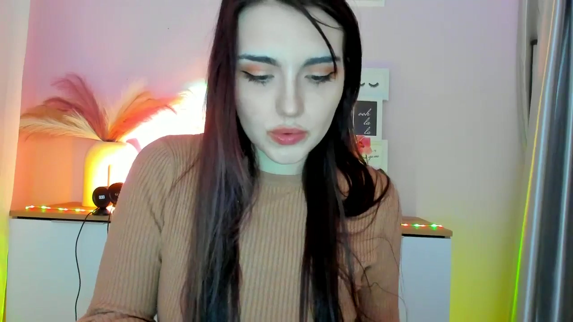 Gallery image thumbnail from JenyStone's myfreecams stream on, 03/10/2025, 12:20 image 10 of 20