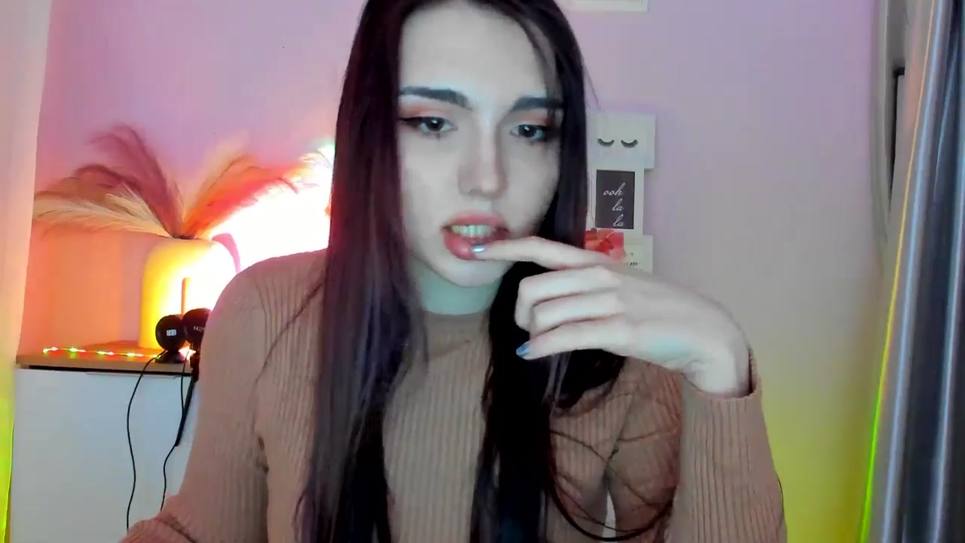 Gallery image thumbnail from JenyStone's myfreecams stream on, 03/10/2025, 12:20 image 11 of 20