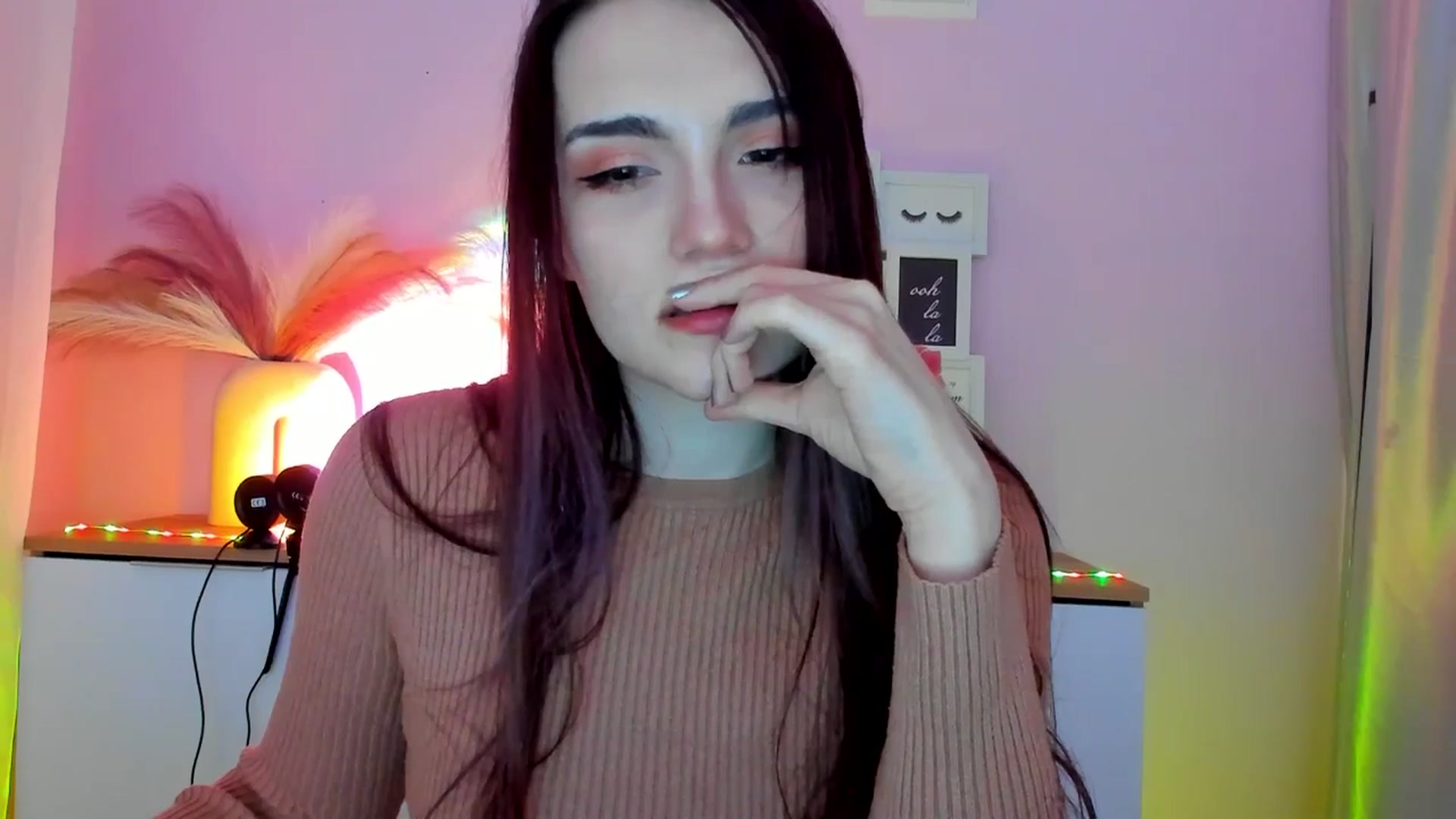 Gallery image thumbnail from JenyStone's myfreecams stream on, 03/10/2025, 12:20 image 19 of 20