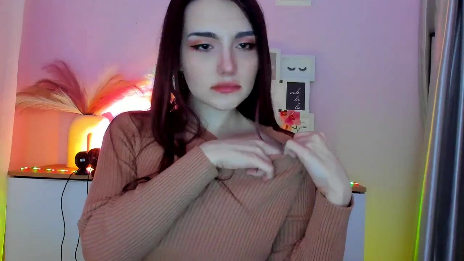 Gallery image thumbnail from JenyStone's myfreecams stream on, 03/10/2025, 12:20 image 7 of 20