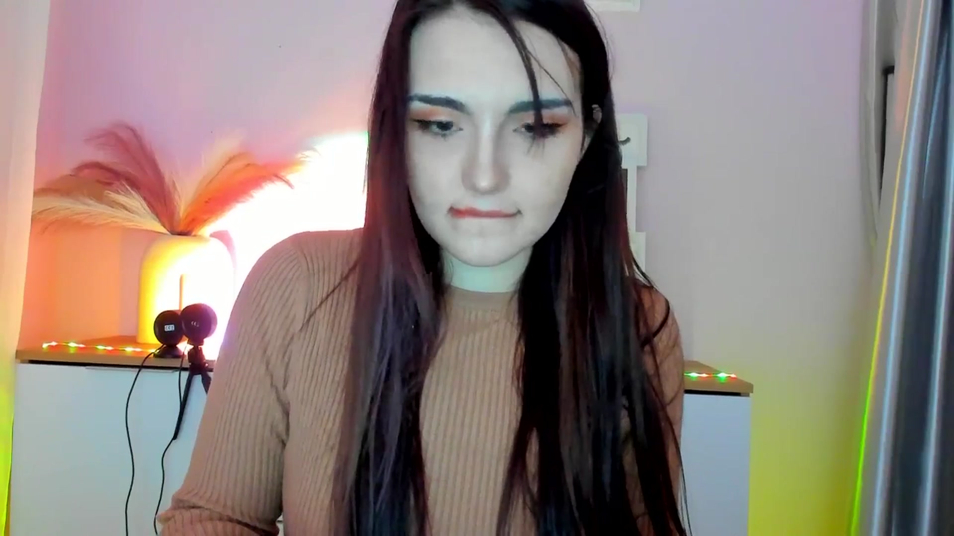 Gallery image thumbnail from JenyStone's myfreecams stream on, 03/10/2025, 12:20 image 12 of 20