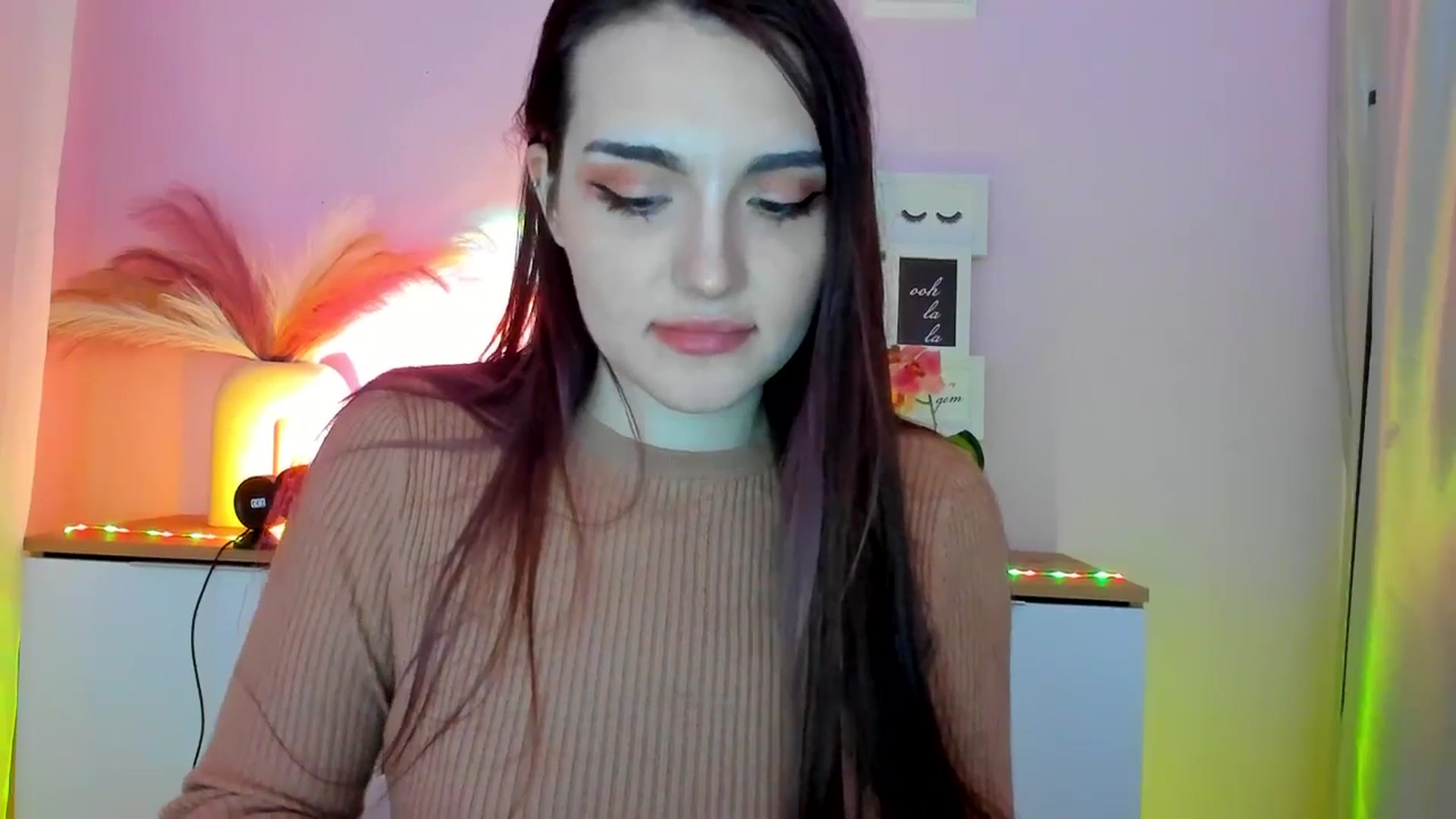 Gallery image thumbnail from JenyStone's myfreecams stream on, 03/10/2025, 13:28 image 4 of 20
