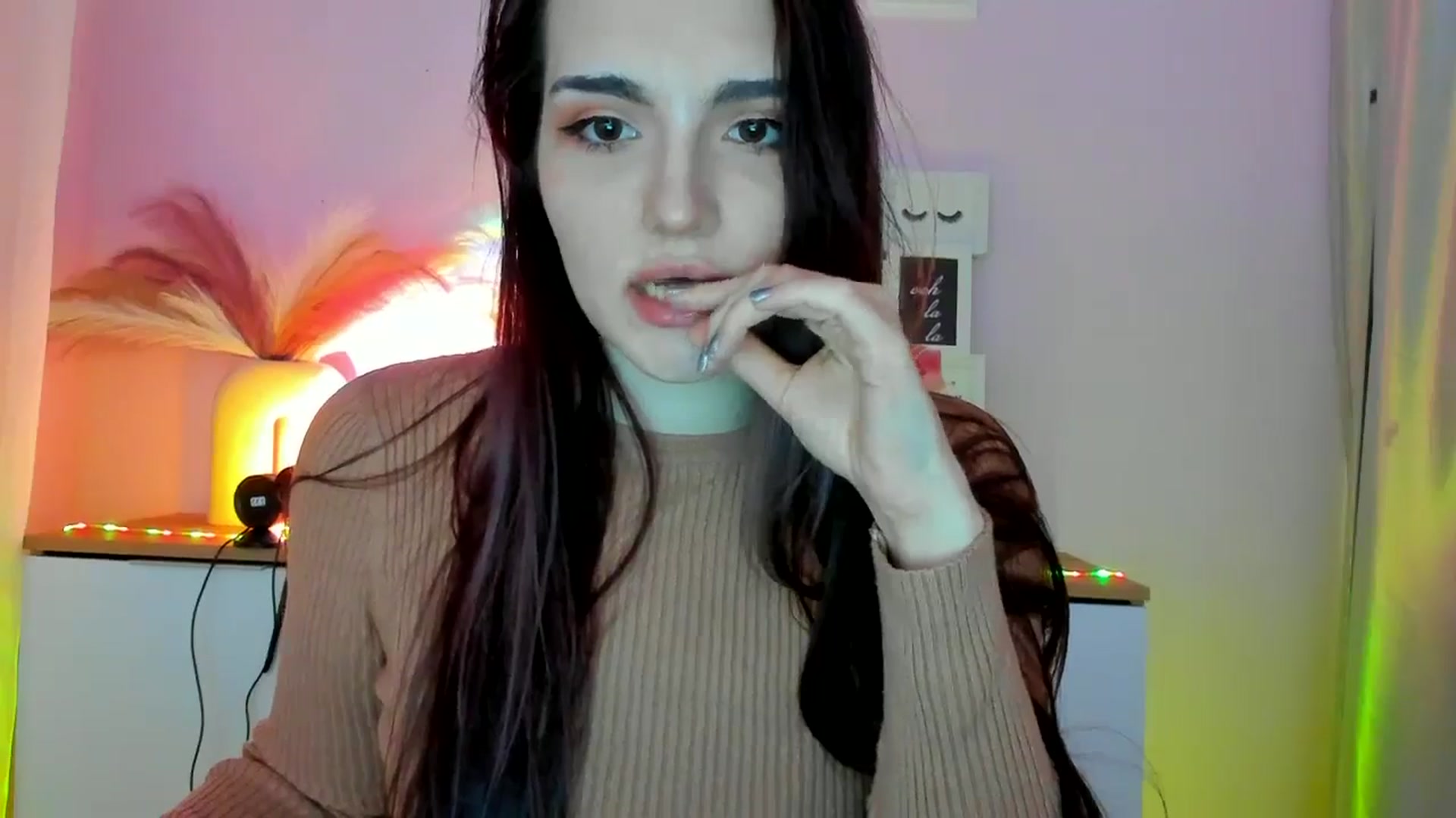 Gallery image thumbnail from JenyStone's myfreecams stream on, 03/10/2025, 13:28 image 16 of 20