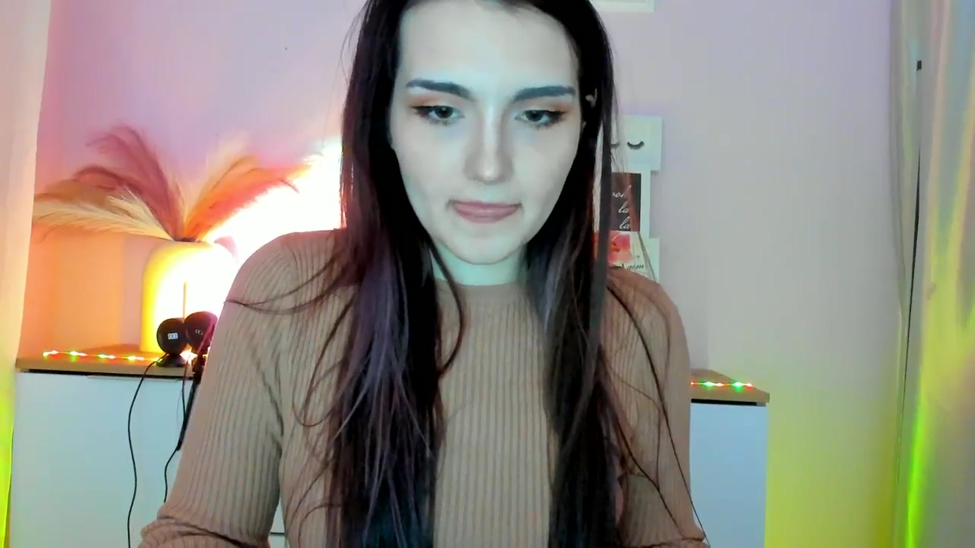 Gallery image thumbnail from JenyStone's myfreecams stream on, 03/10/2025, 13:28 image 18 of 20