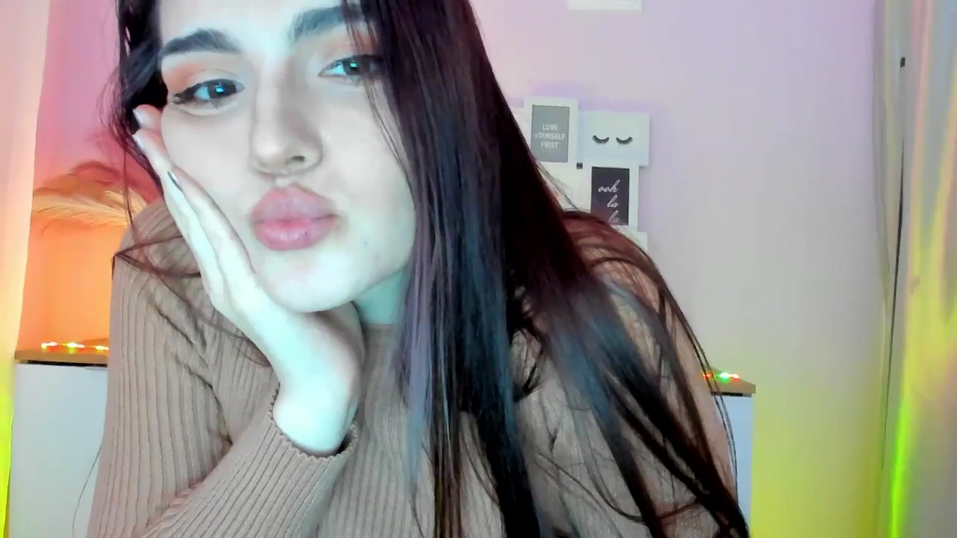 Gallery image thumbnail from JenyStone's myfreecams stream on, 03/10/2025, 13:28 image 9 of 20