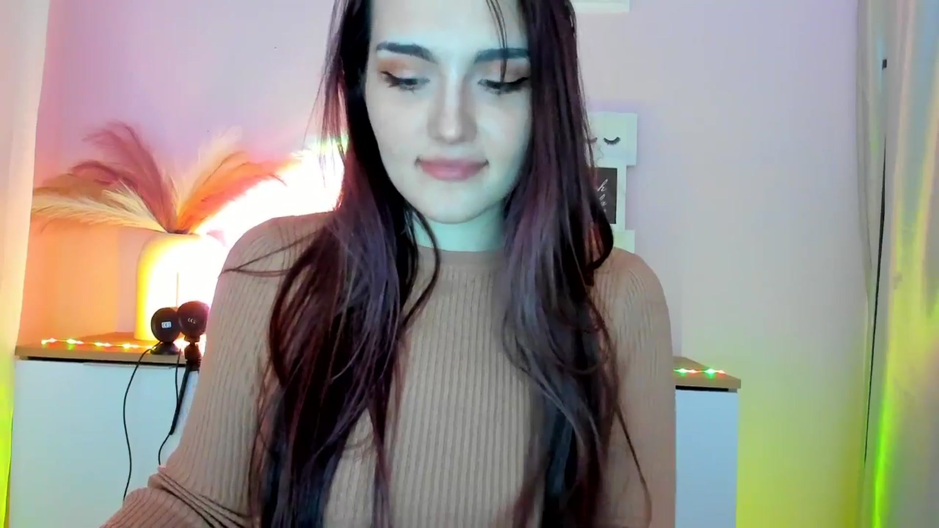 Gallery image thumbnail from JenyStone's myfreecams stream on, 03/10/2025, 13:28 image 13 of 20
