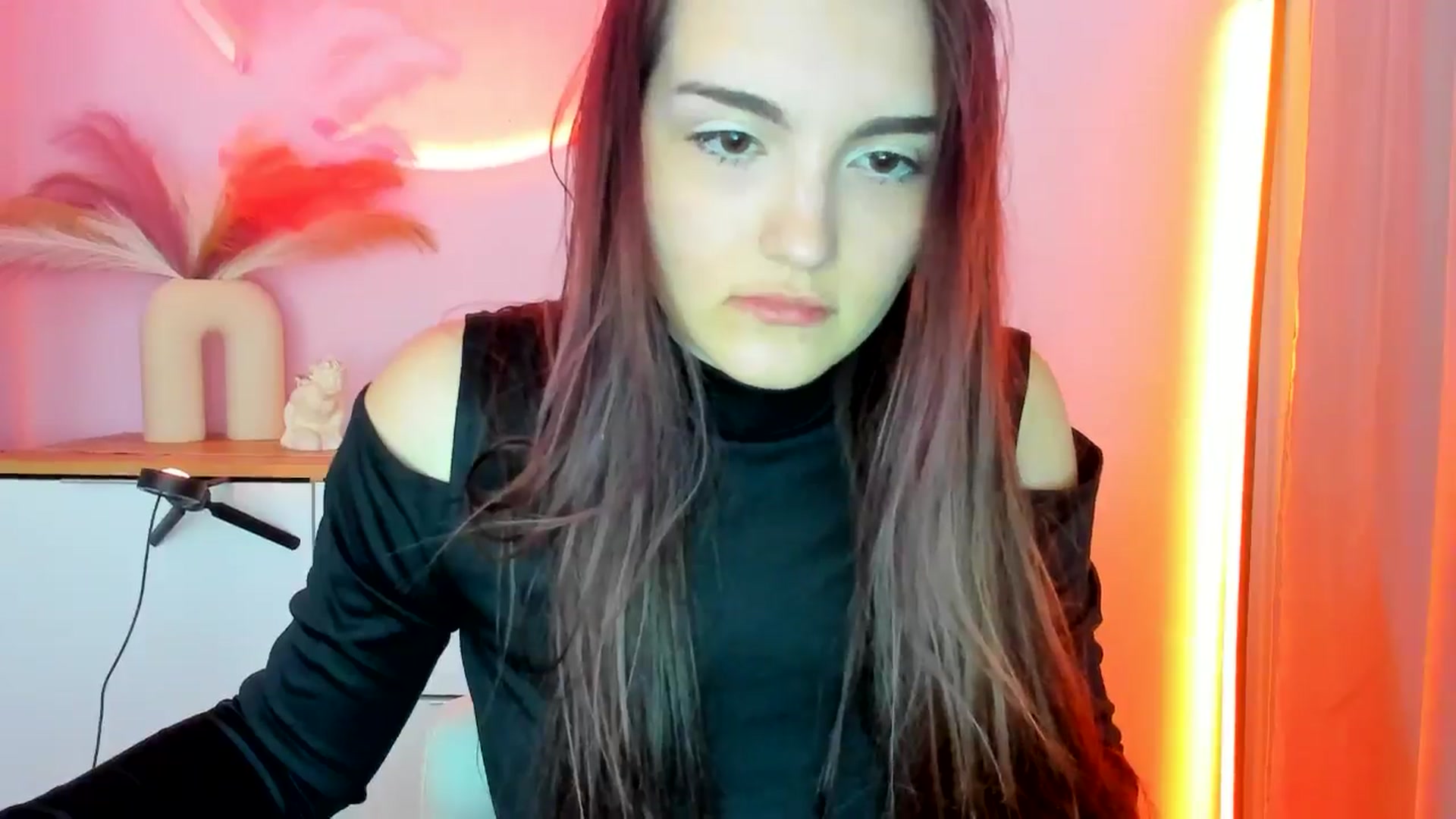 Gallery image thumbnail from JenyStone's myfreecams stream on, 03/12/2025, 11:50 image 9 of 20