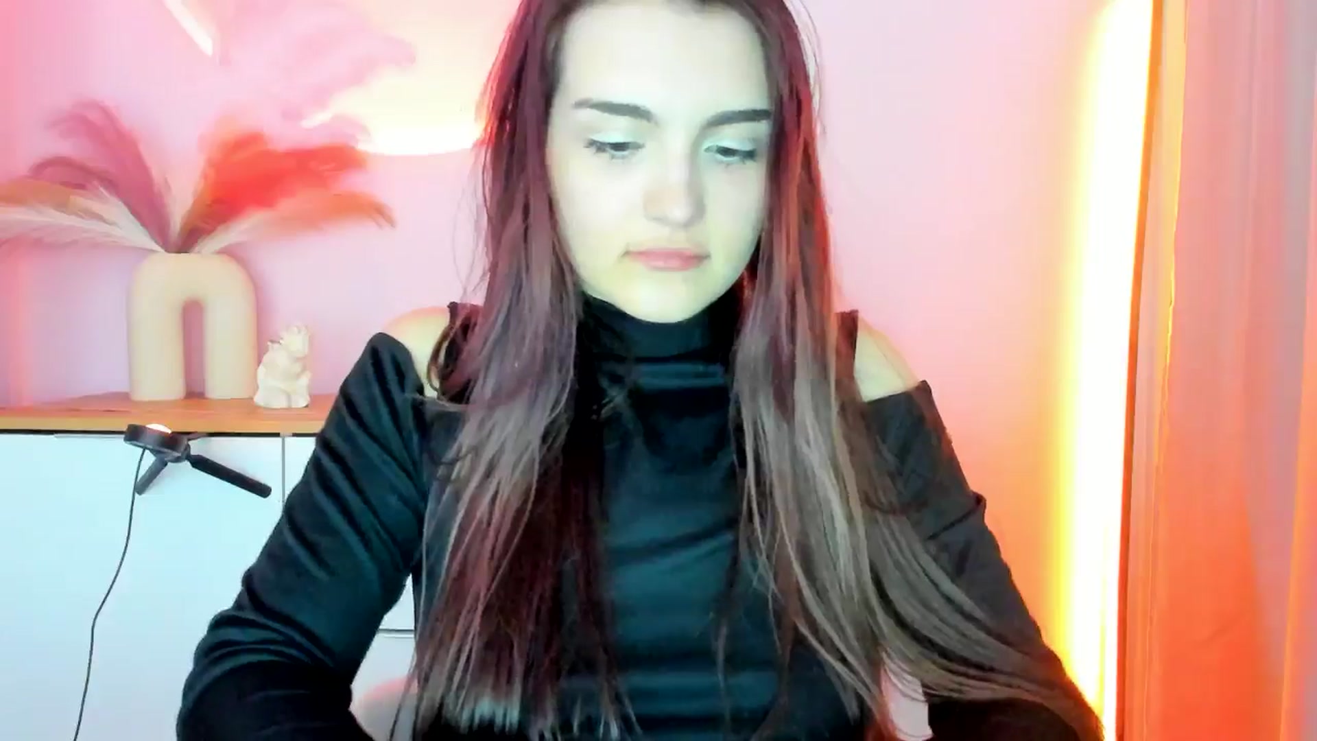 Gallery image thumbnail from JenyStone's myfreecams stream on, 03/12/2025, 11:50 image 2 of 20