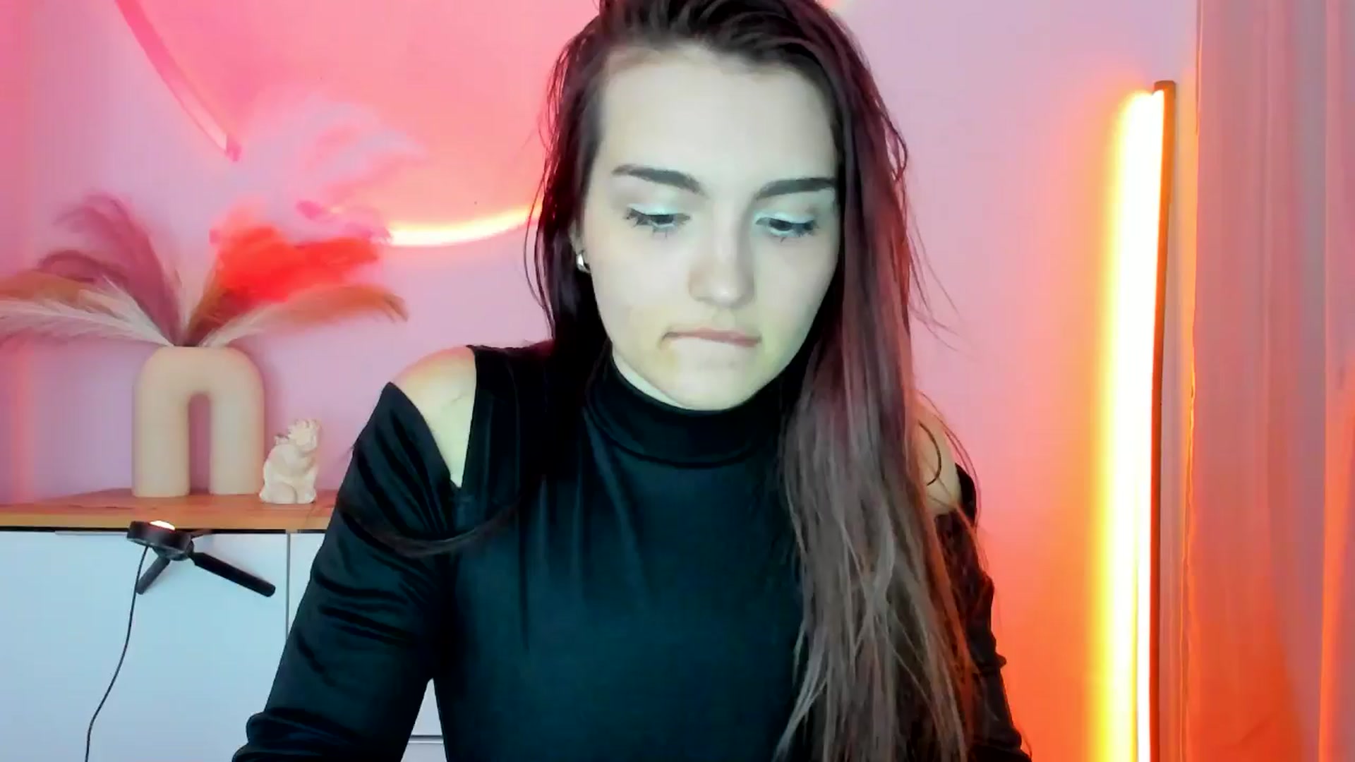 Gallery image thumbnail from JenyStone's myfreecams stream on, 03/12/2025, 11:50 image 20 of 20