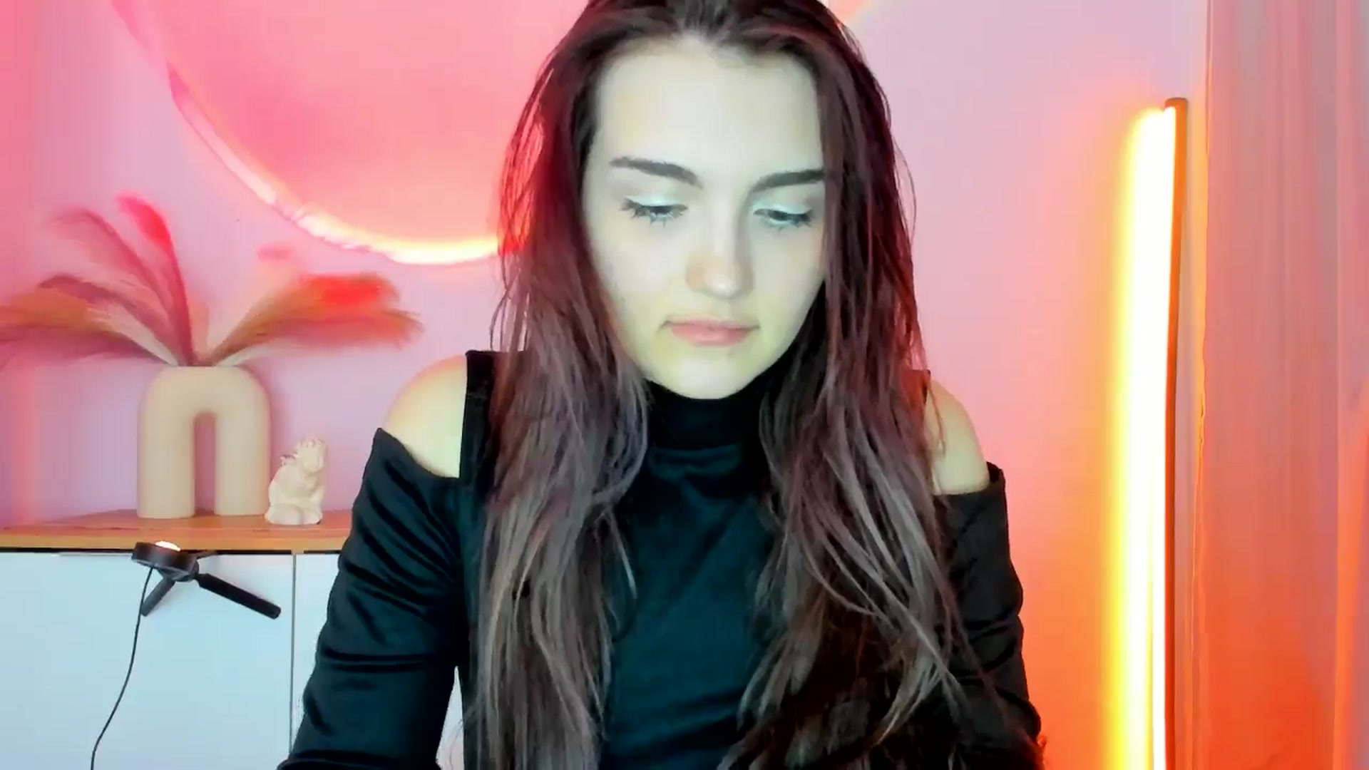 Gallery image thumbnail from JenyStone's myfreecams stream on, 03/12/2025, 14:13 image 9 of 20
