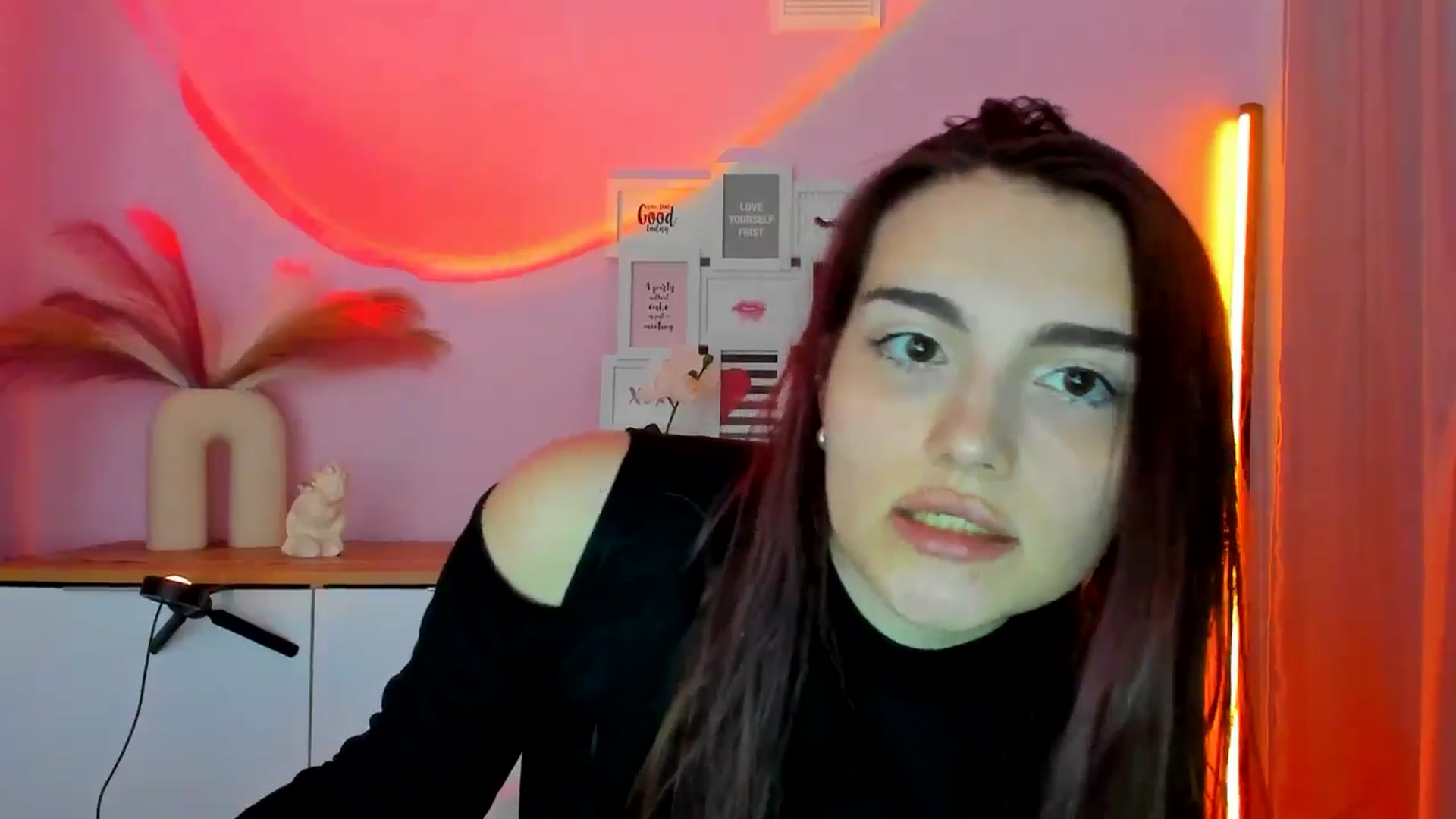 Gallery image thumbnail from JenyStone's myfreecams stream on, 03/12/2025, 14:13 image 6 of 20