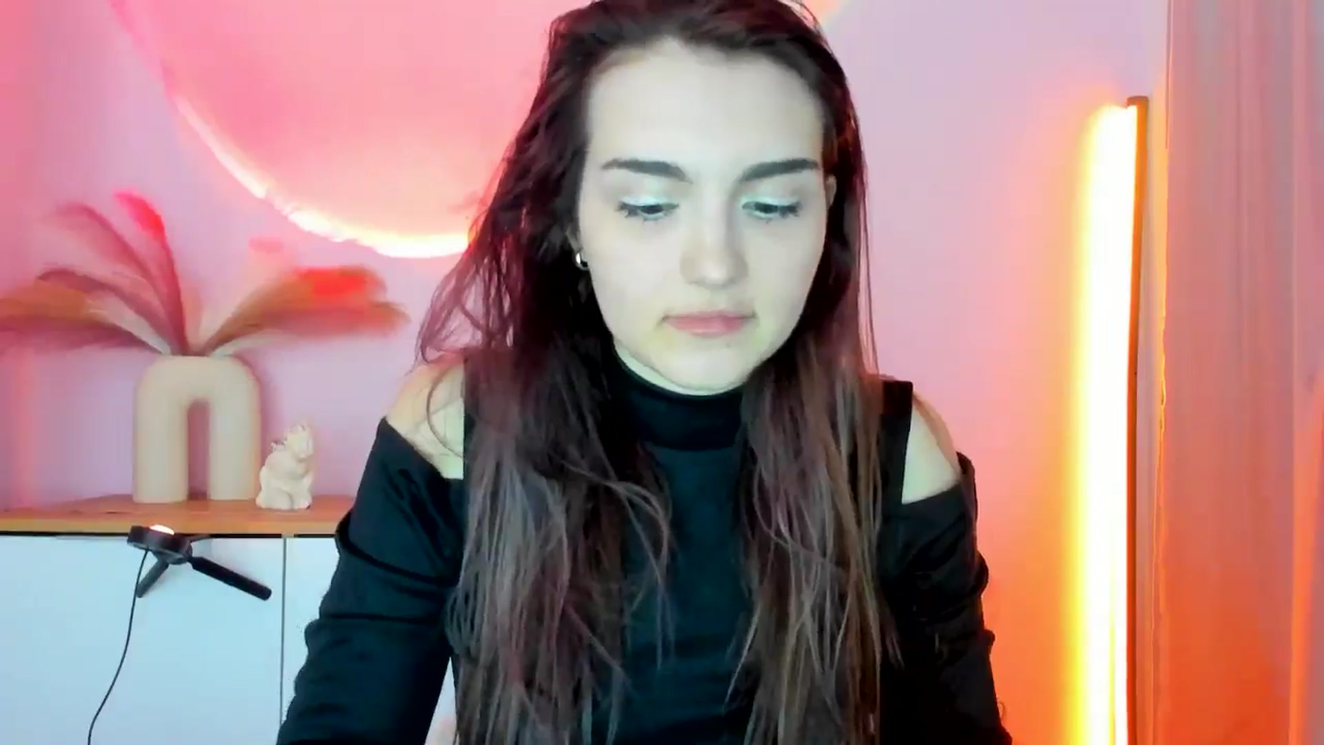Gallery image thumbnail from JenyStone's myfreecams stream on, 03/12/2025, 14:13 image 12 of 20