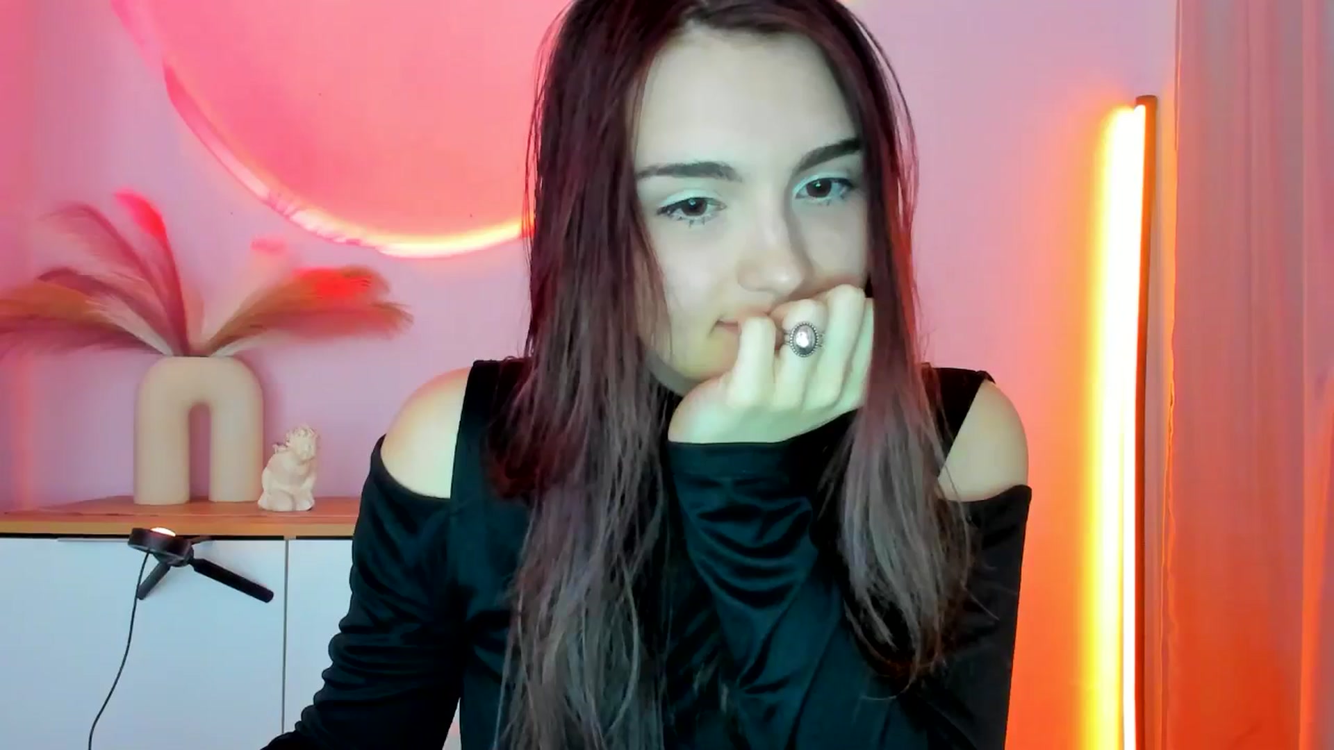 Gallery image thumbnail from JenyStone's myfreecams stream on, 03/12/2025, 14:13 image 4 of 20