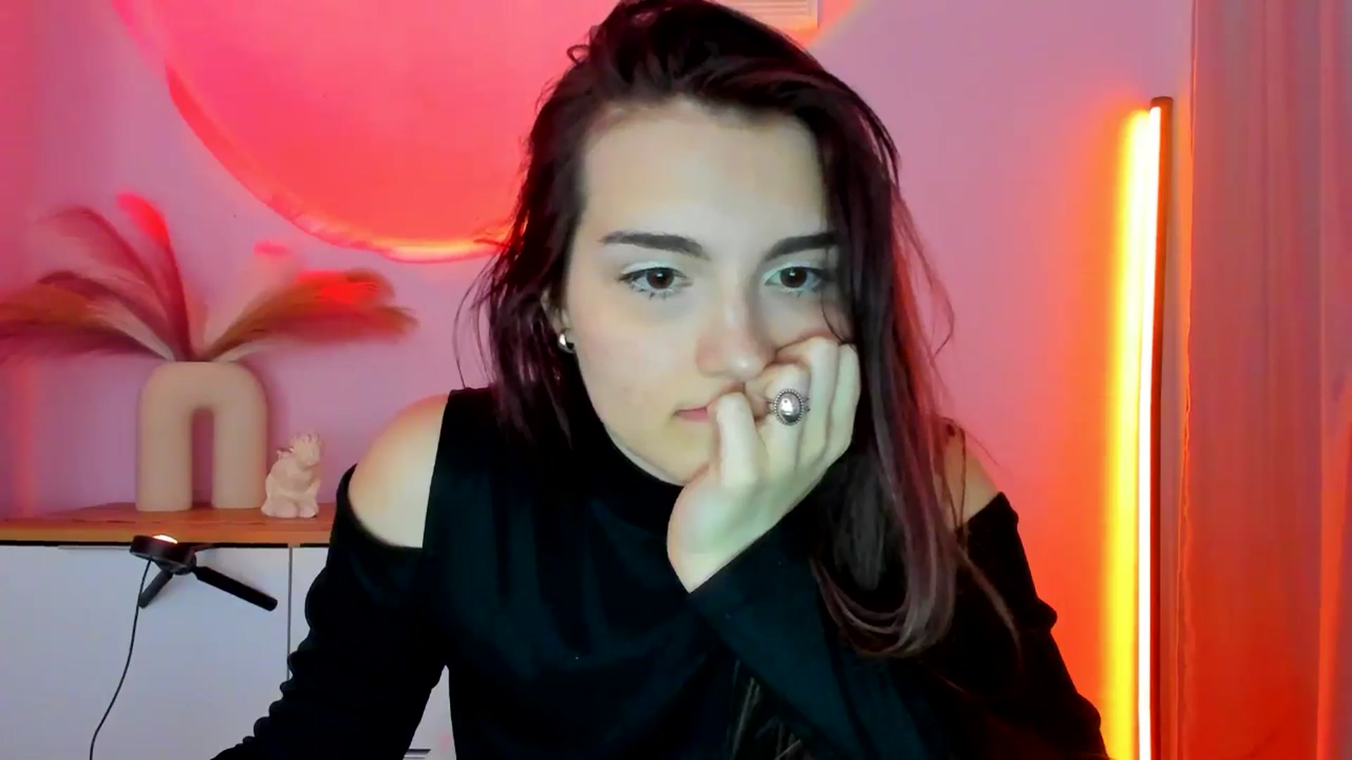 Gallery image thumbnail from JenyStone's myfreecams stream on, 03/12/2025, 14:13 image 16 of 20