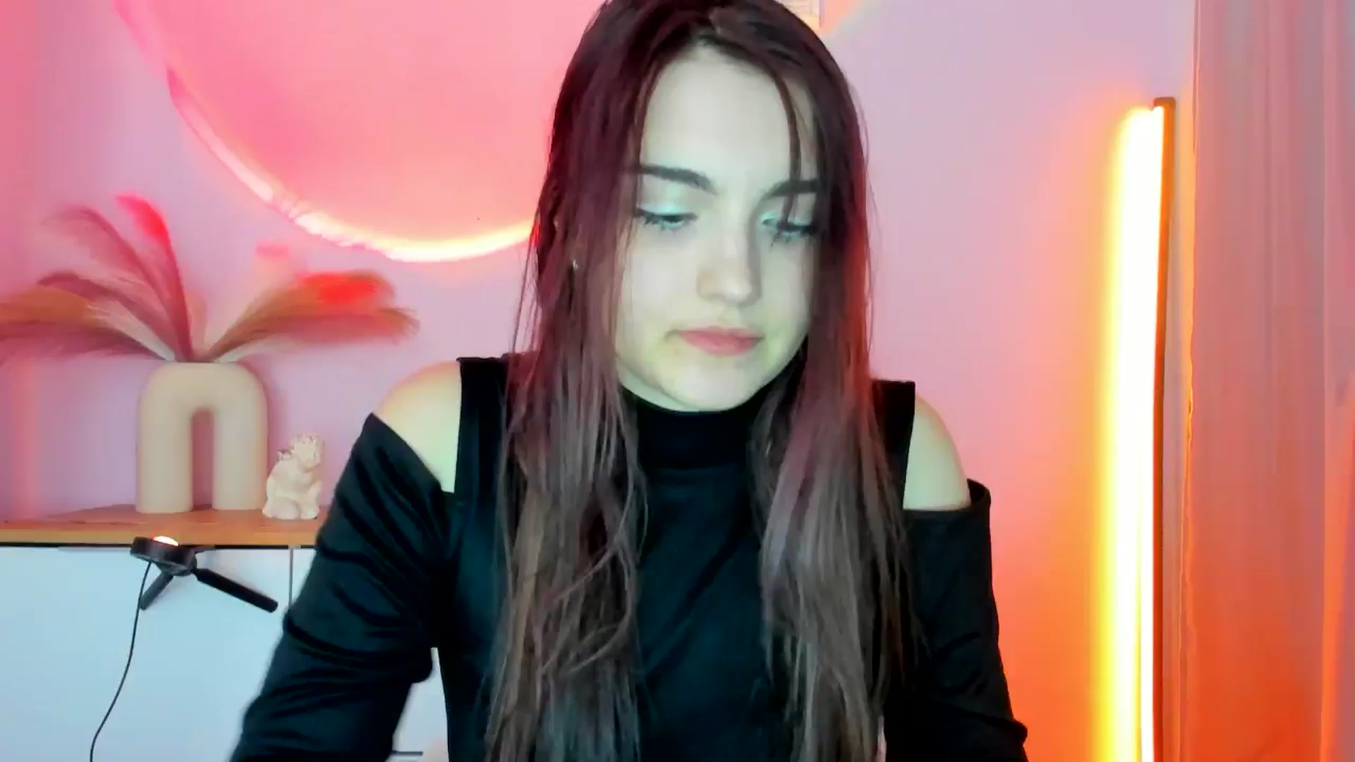 Gallery image thumbnail from JenyStone's myfreecams stream on, 03/12/2025, 14:13 image 1 of 20
