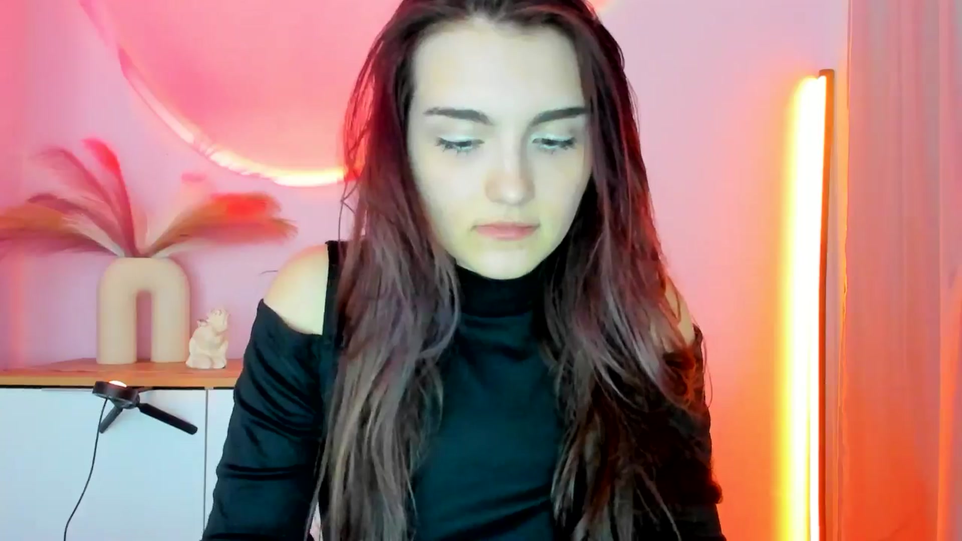 Gallery image thumbnail from JenyStone's myfreecams stream on, 03/12/2025, 14:13 image 8 of 20