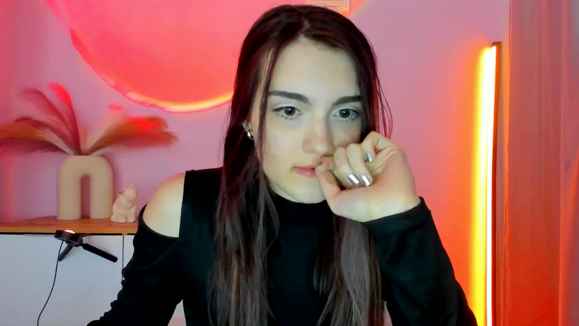 Gallery image thumbnail from JenyStone's myfreecams stream on, 03/12/2025, 14:39 image 13 of 20