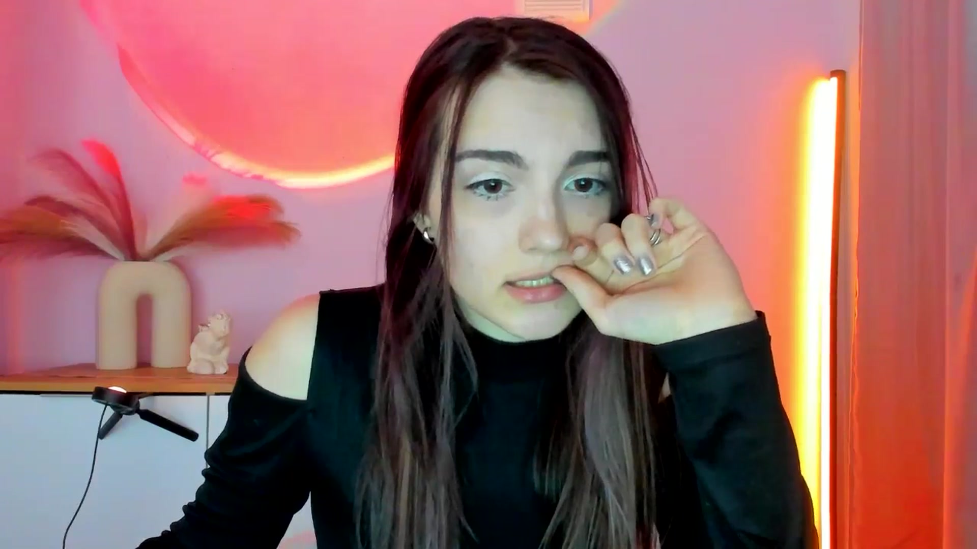 Gallery image thumbnail from JenyStone's myfreecams stream on, 03/12/2025, 14:39 image 12 of 20