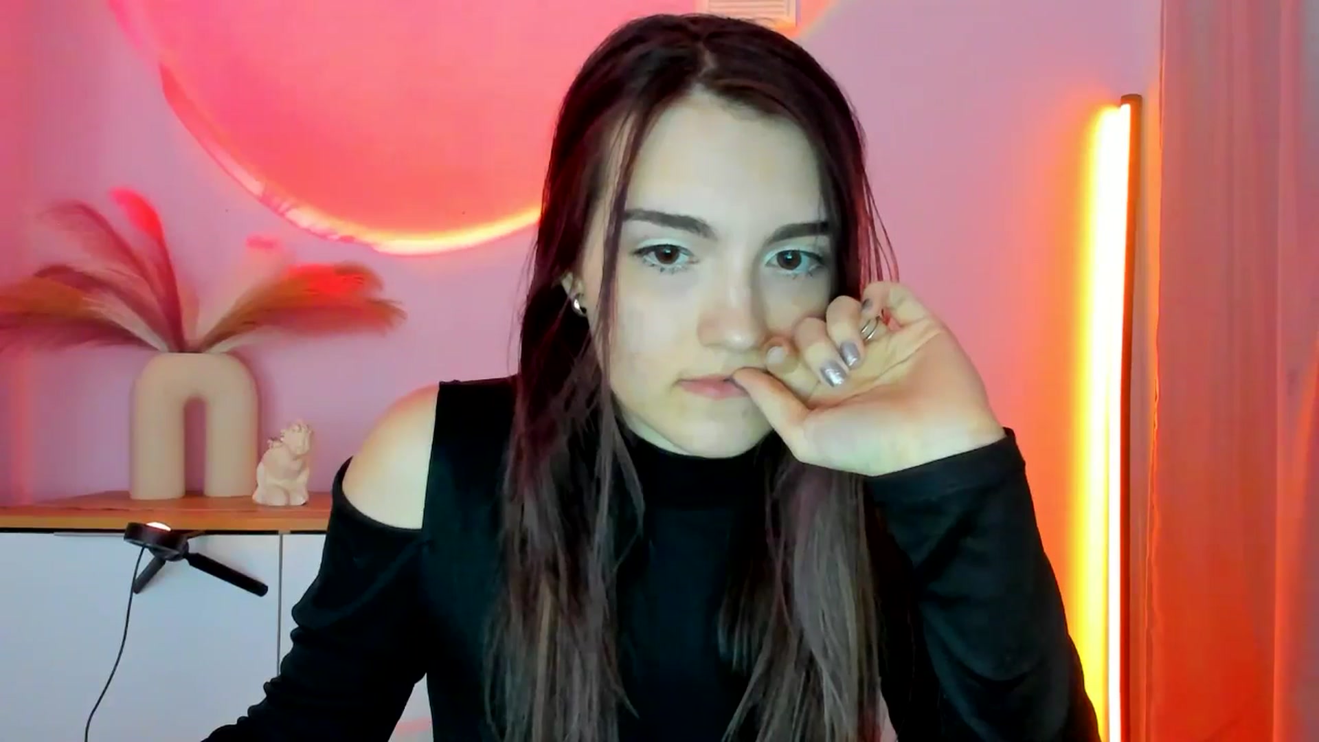 Gallery image thumbnail from JenyStone's myfreecams stream on, 03/12/2025, 14:39 image 14 of 20