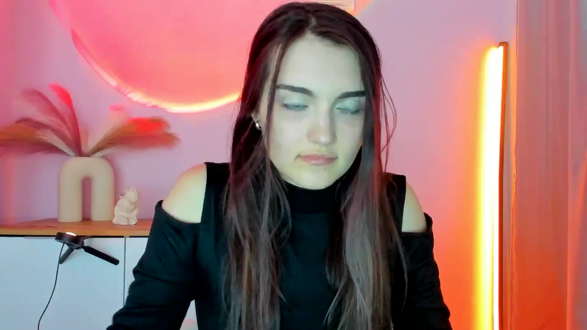 Gallery image thumbnail from JenyStone's myfreecams stream on, 03/12/2025, 14:39 image 15 of 20
