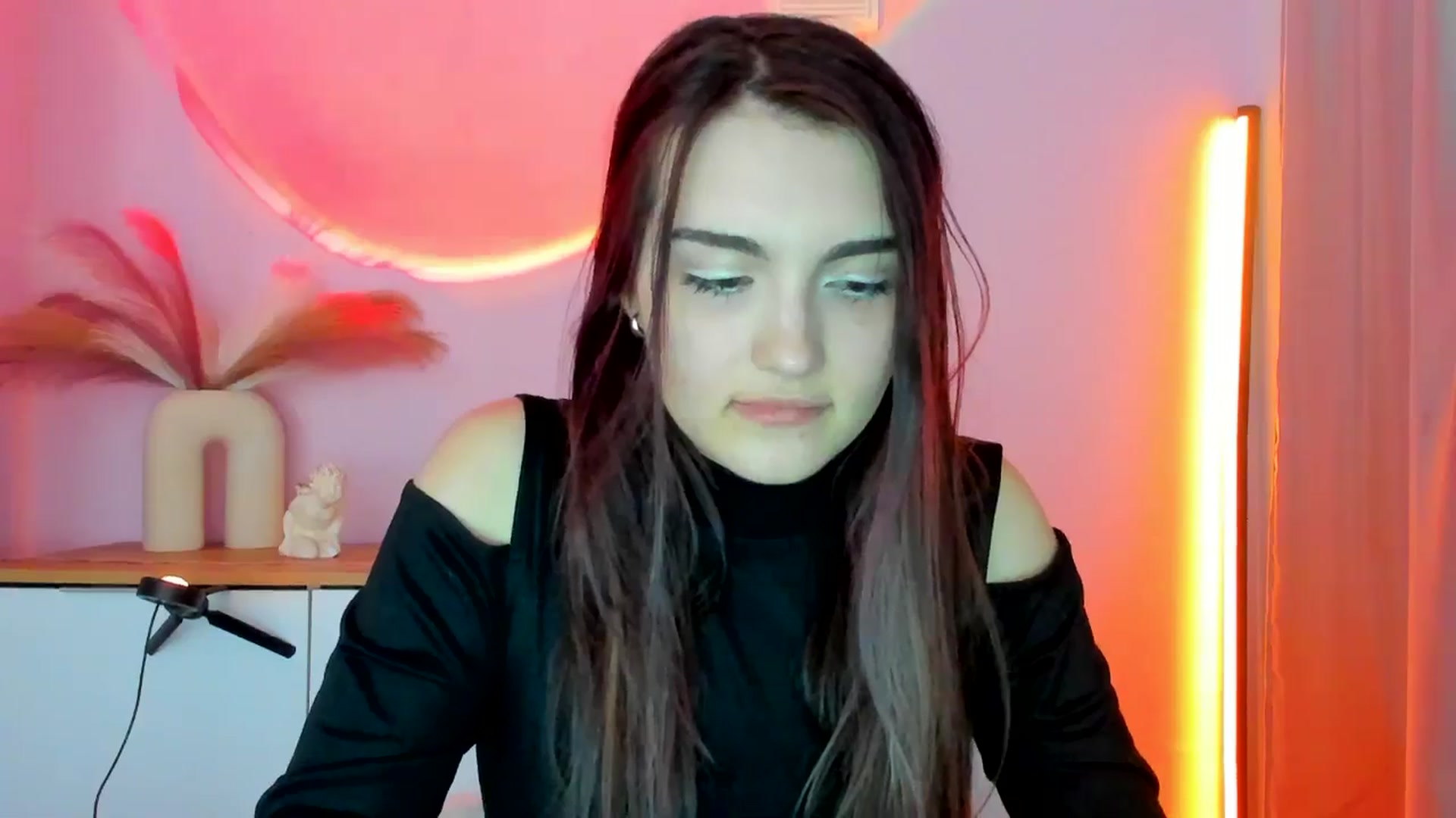 Gallery image thumbnail from JenyStone's myfreecams stream on, 03/12/2025, 14:39 image 17 of 20